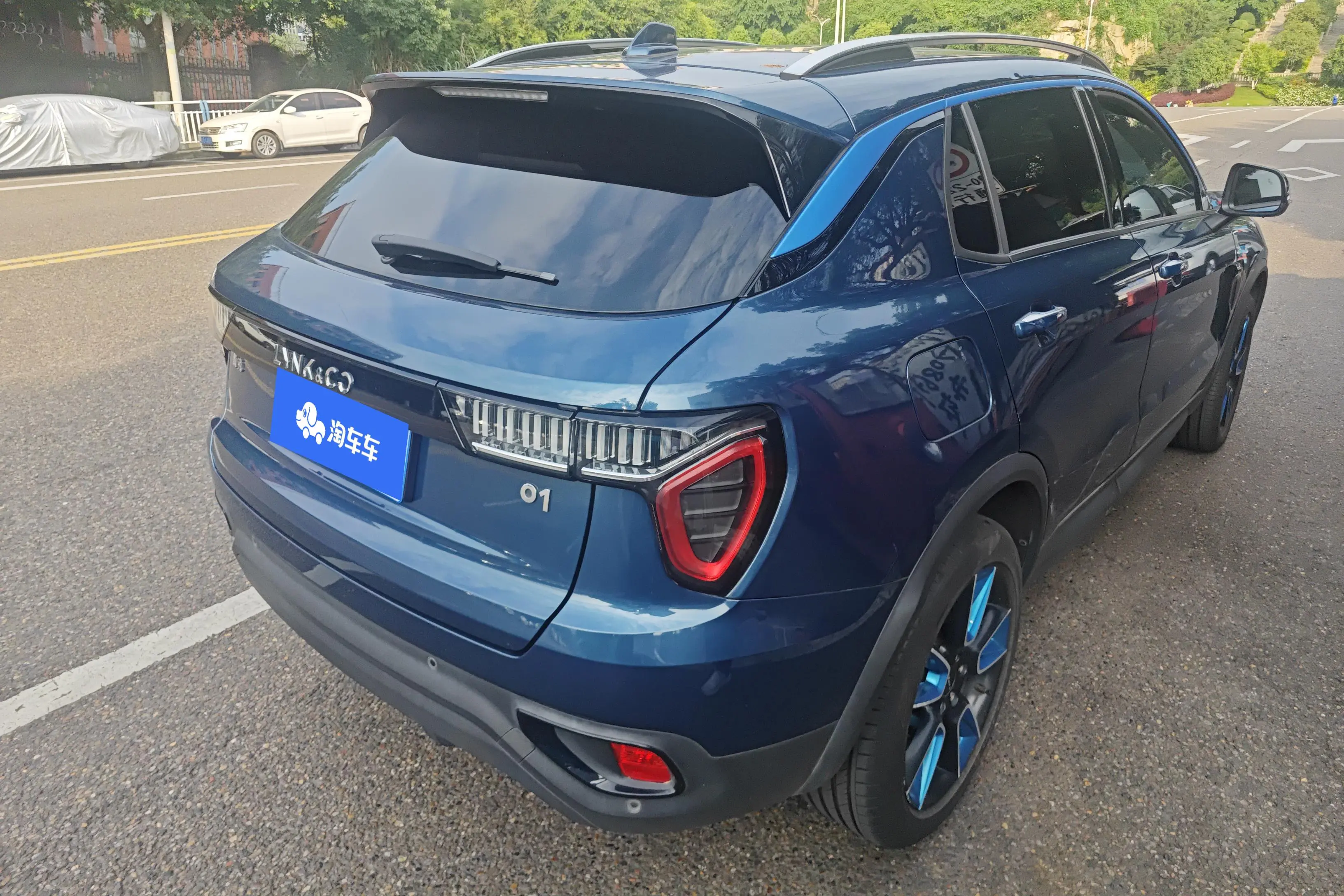 Lynk & Co 01