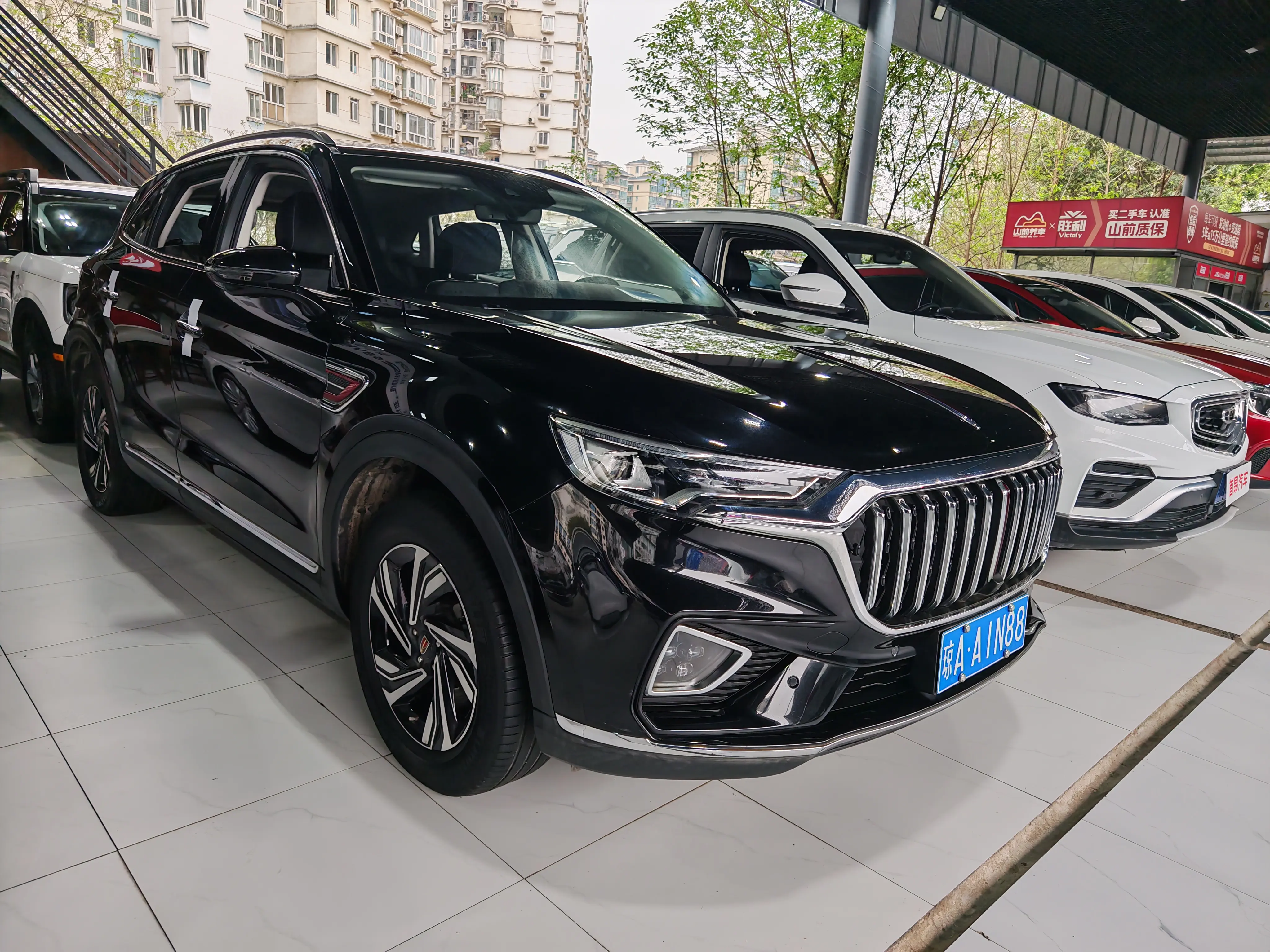 Hongqi HS5