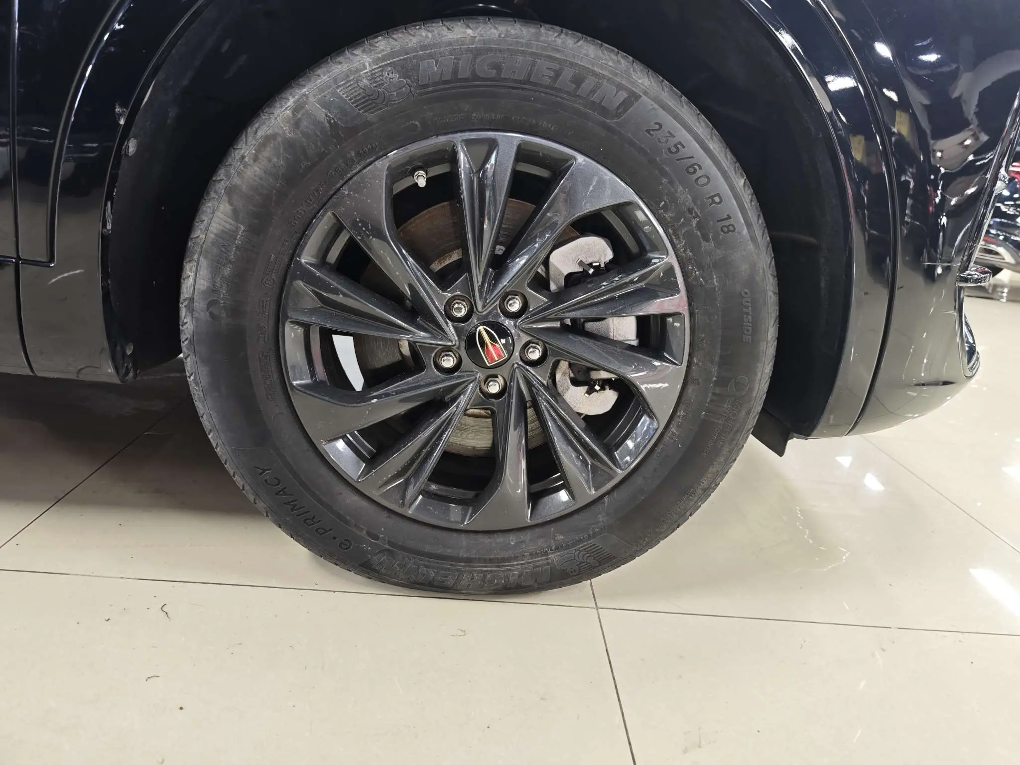 Hongqi HS5
