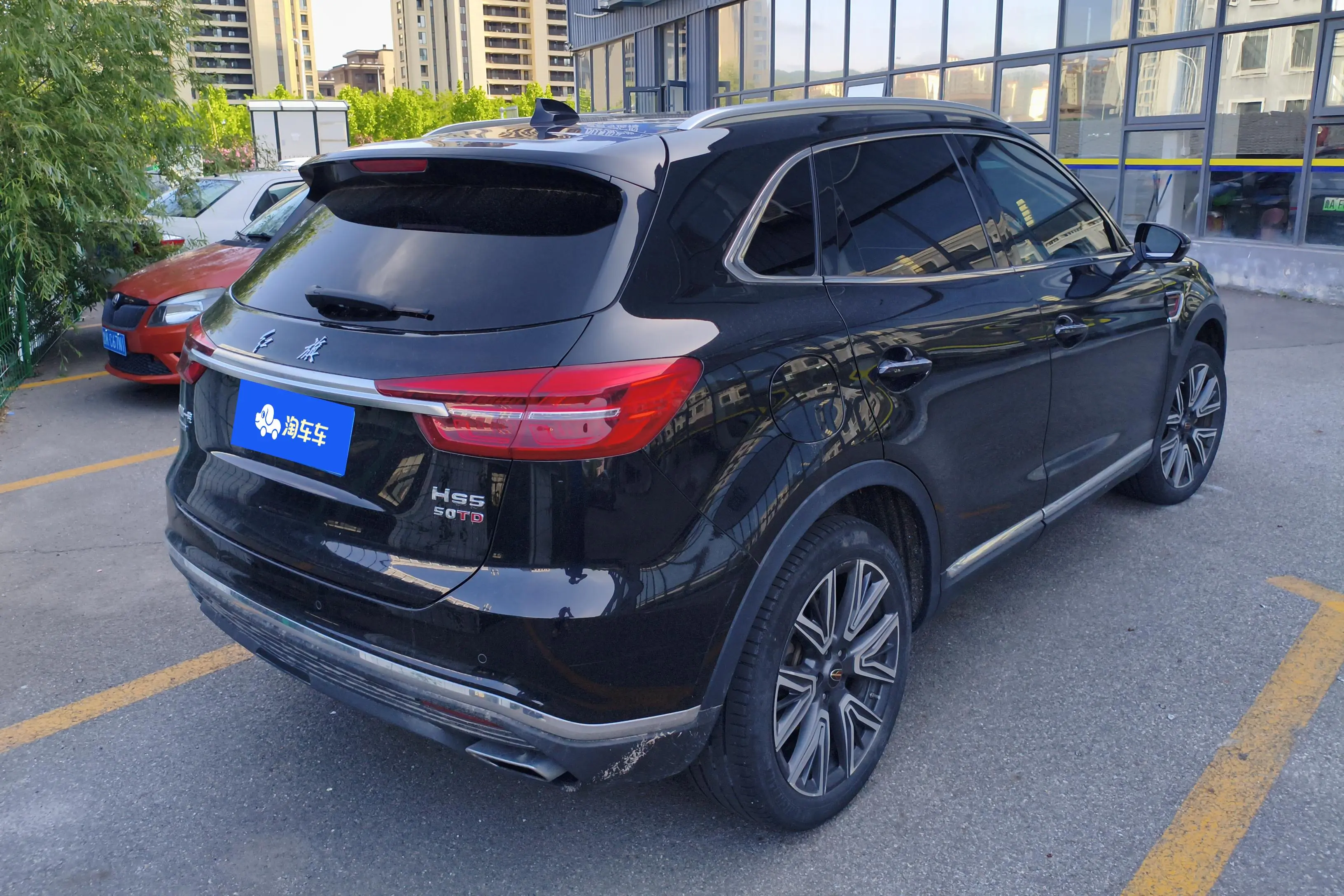 Hongqi HS5