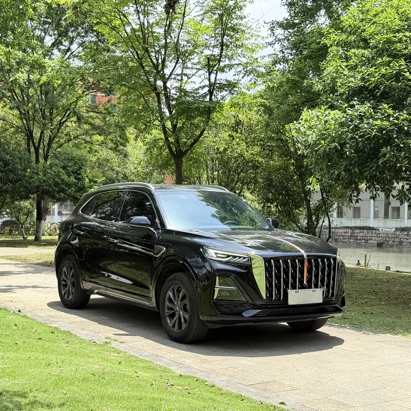 Hongqi HS5