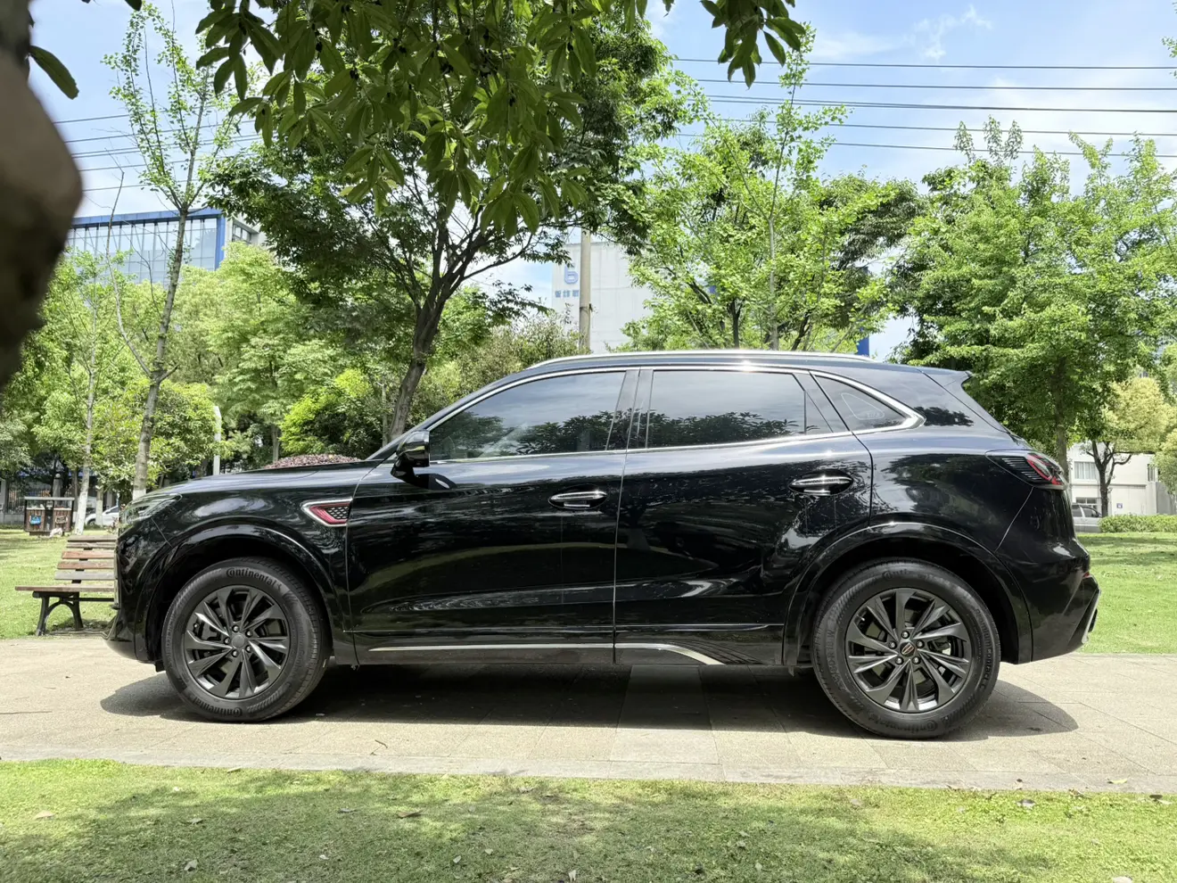 Hongqi HS5
