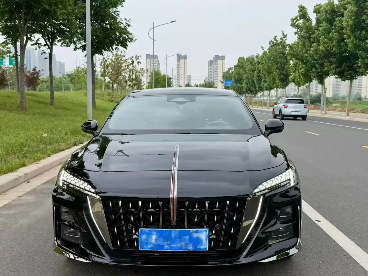 Hongqi H6
