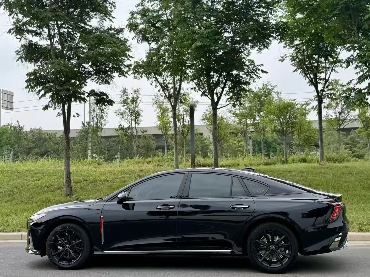 Hongqi H6