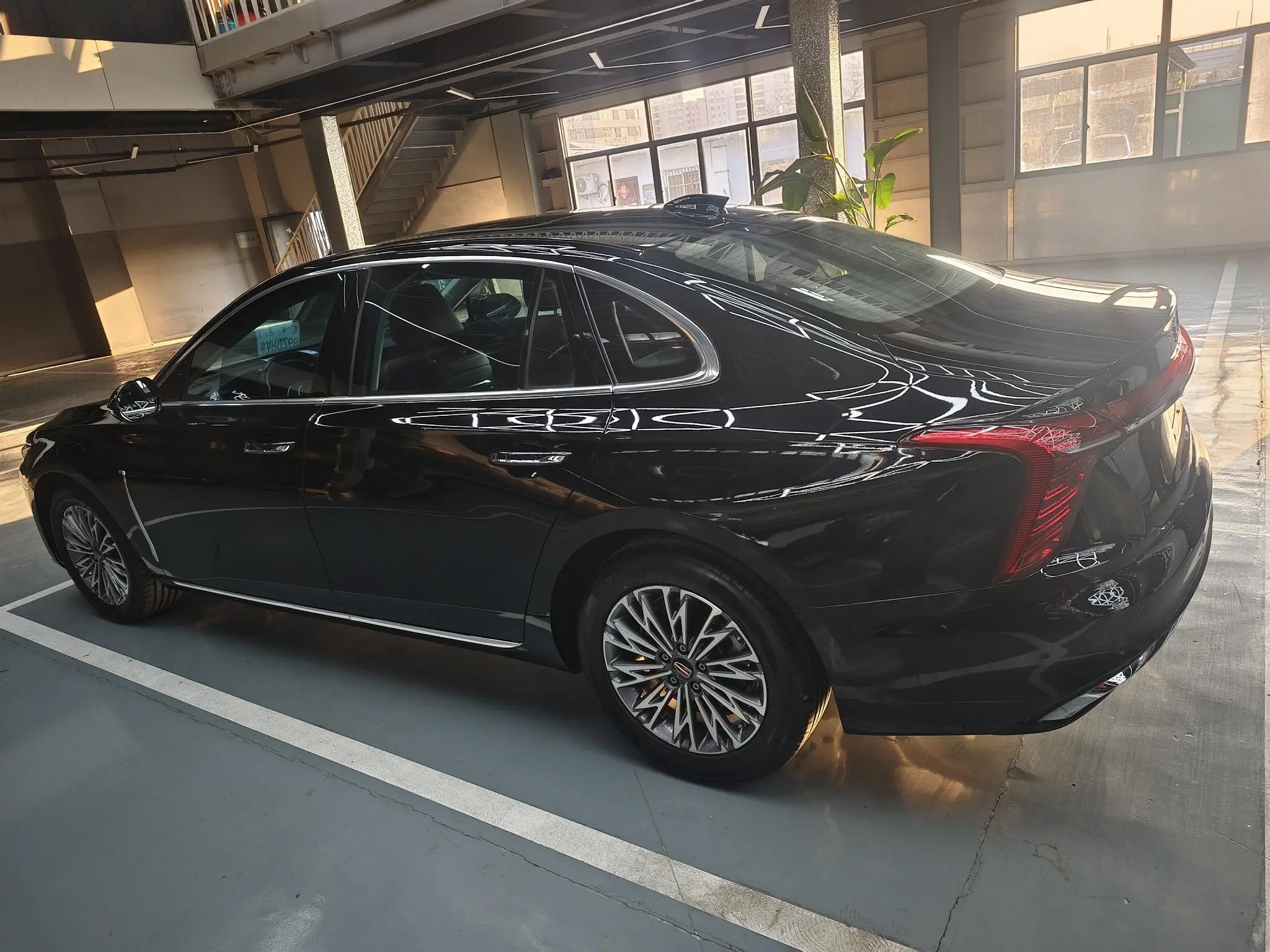 Hongqi H5