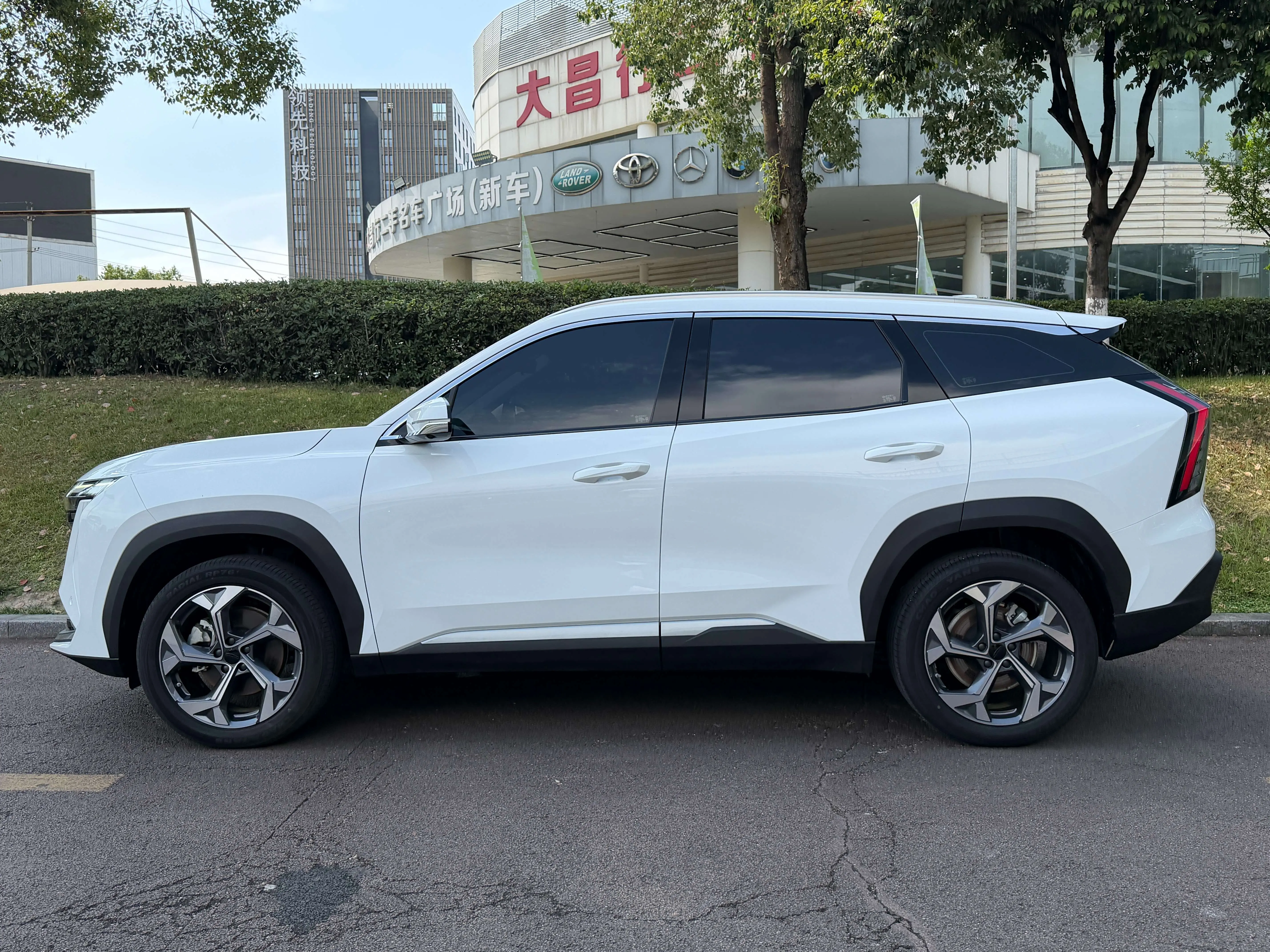 Geely Atlas L