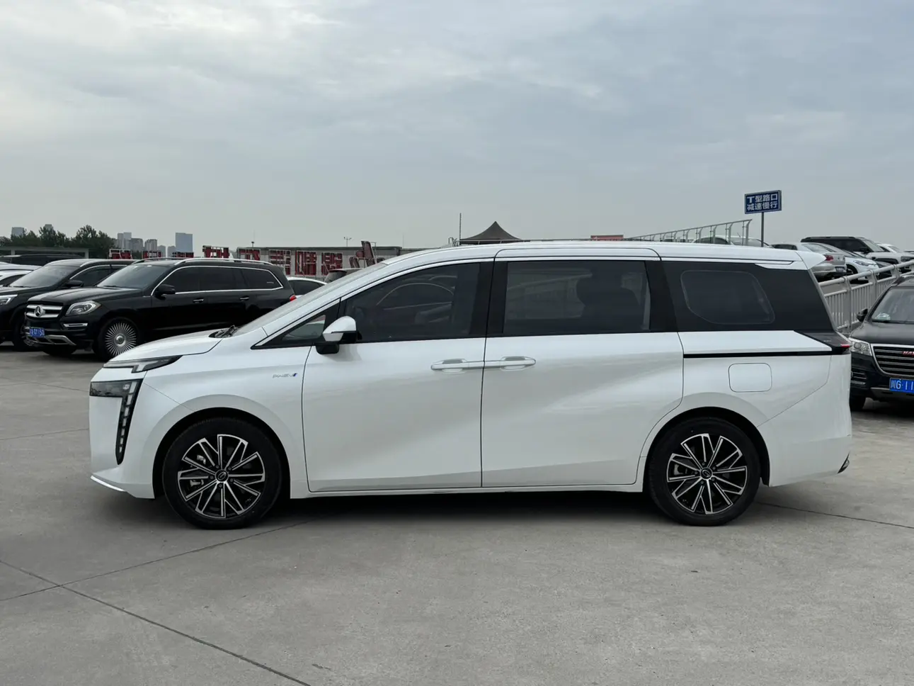 GAC Trumpchi E8 PHEV