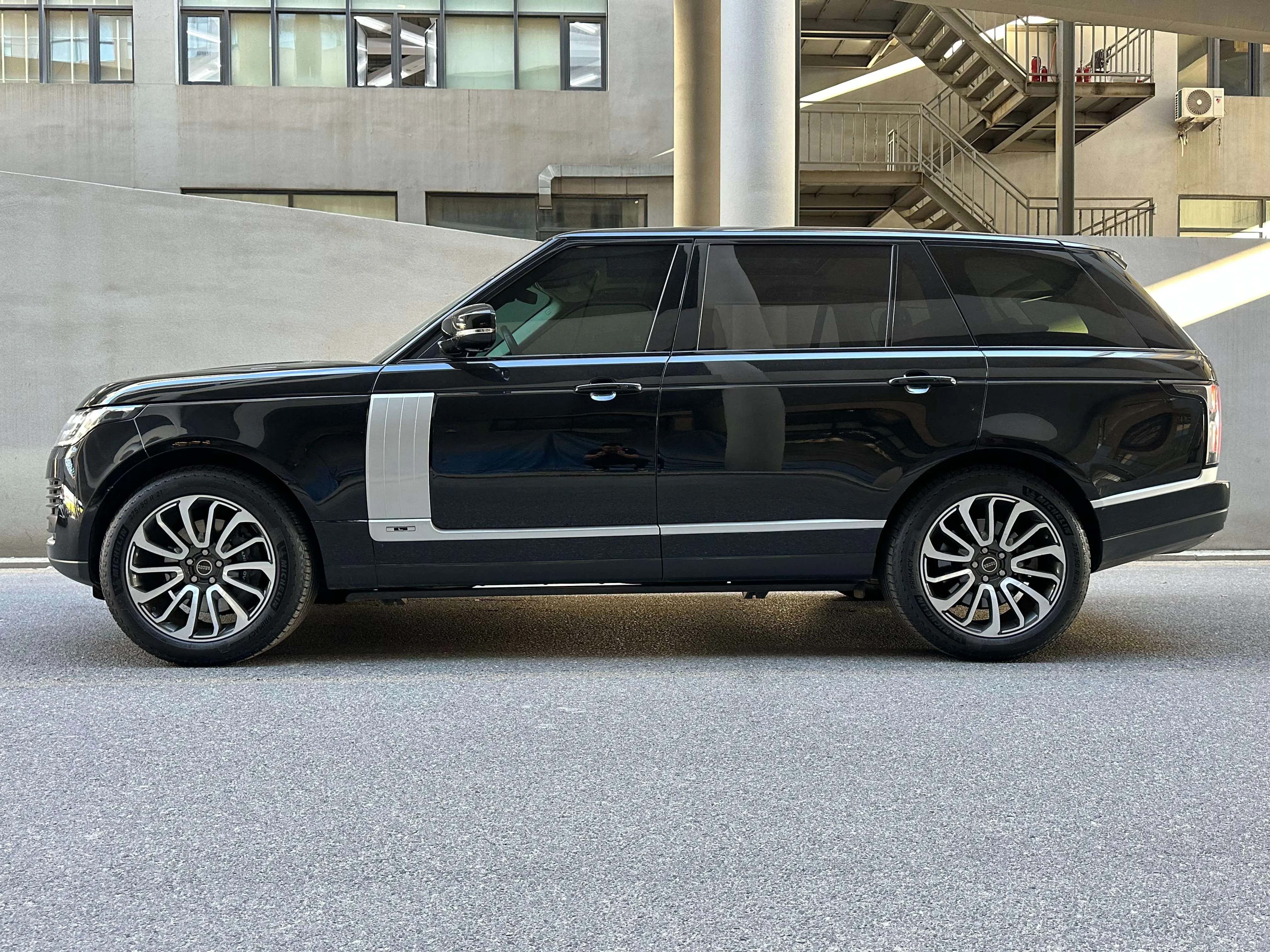 Land Rover range rover