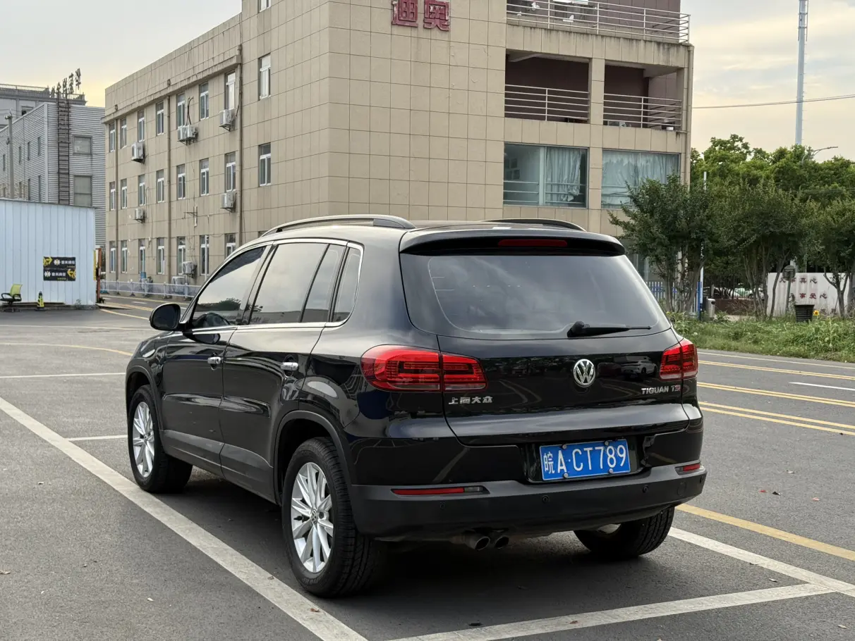 Volkswagen Tiguan (Tharu)