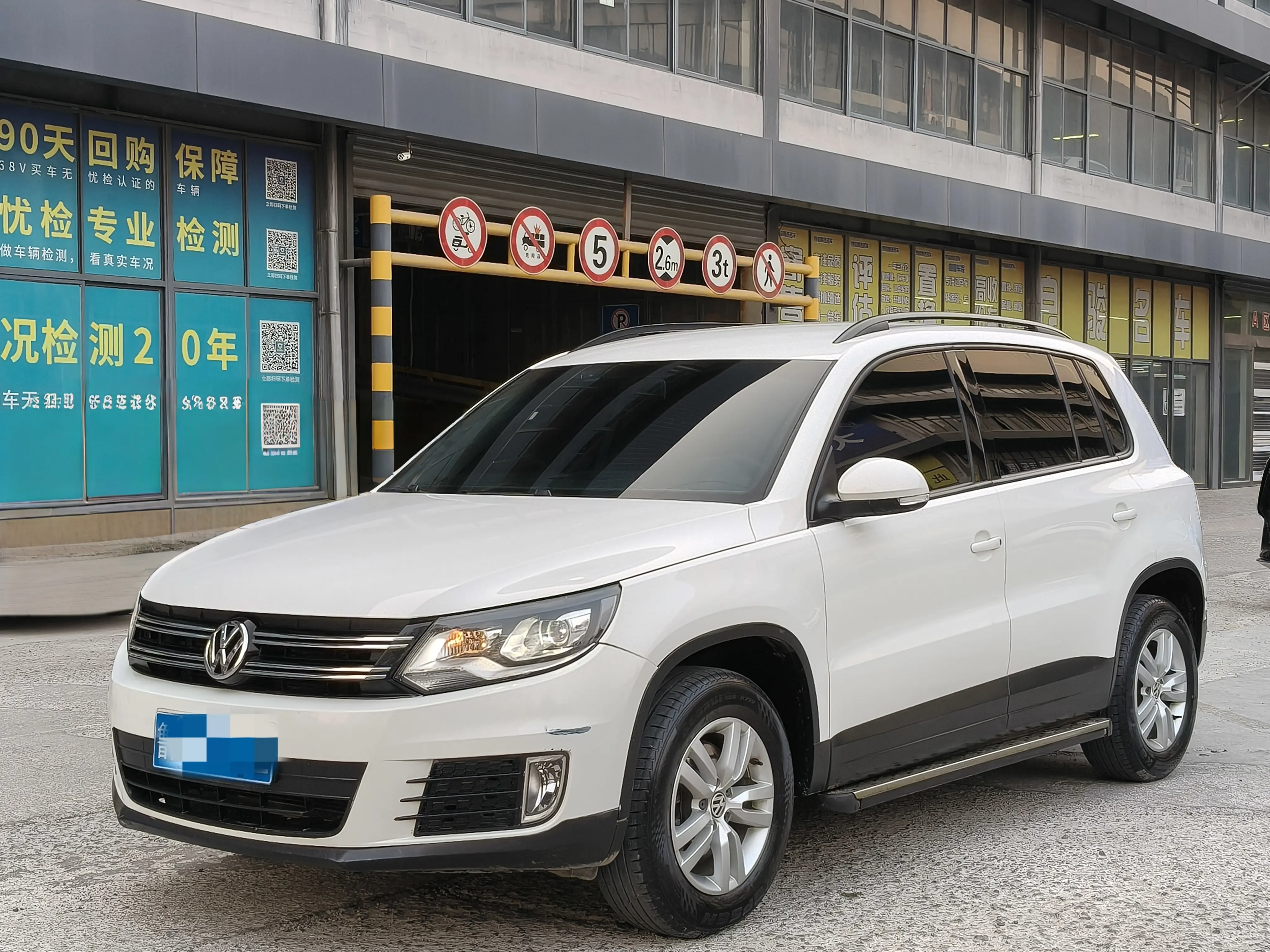 Volkswagen Tiguan (Tharu)