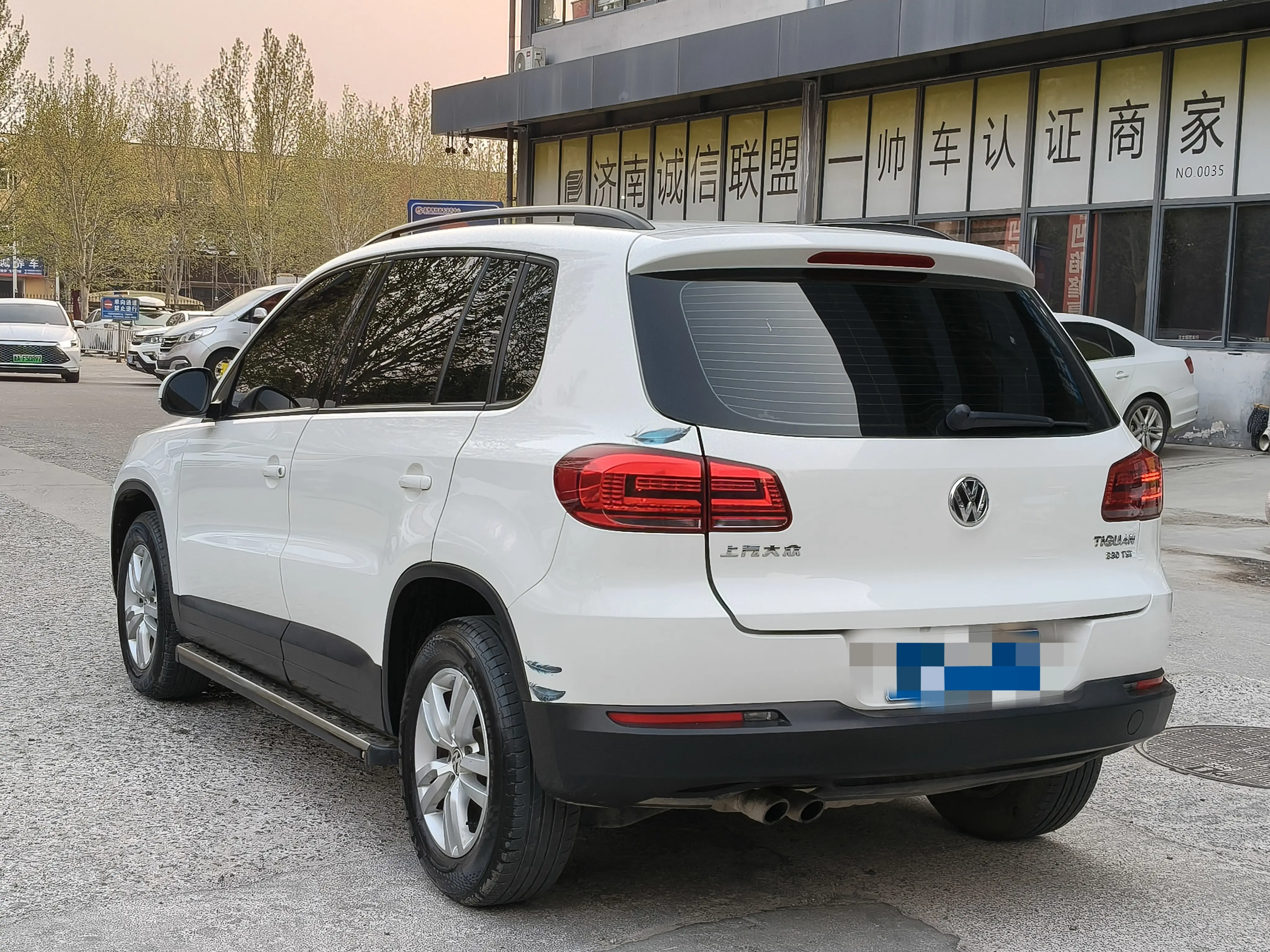 Volkswagen Tiguan (Tharu)