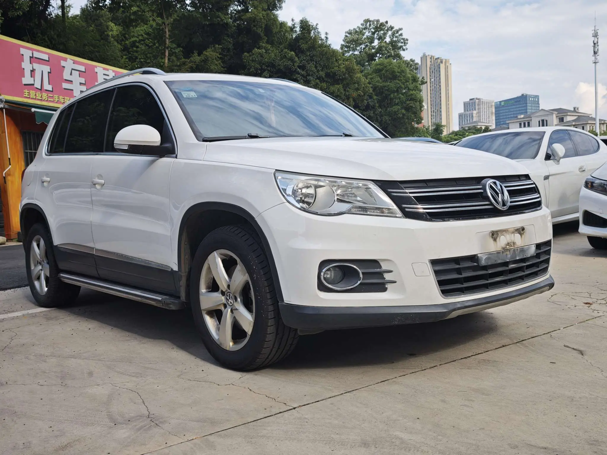 Volkswagen Tiguan (Tharu)