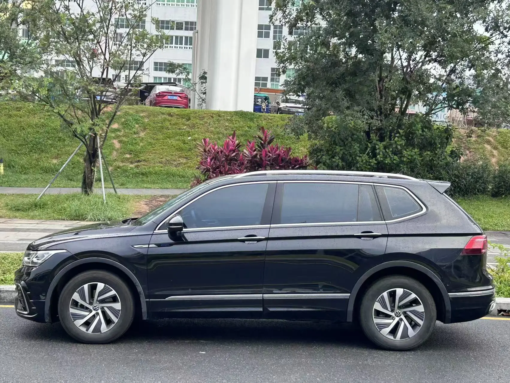 Volkswagen Tiguan L PHEV
