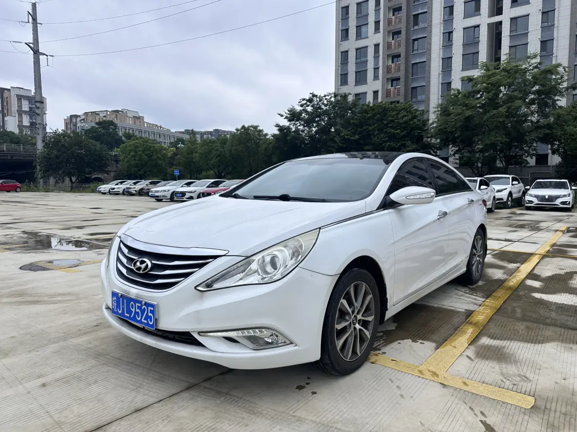 Hyundai Sonata eight
