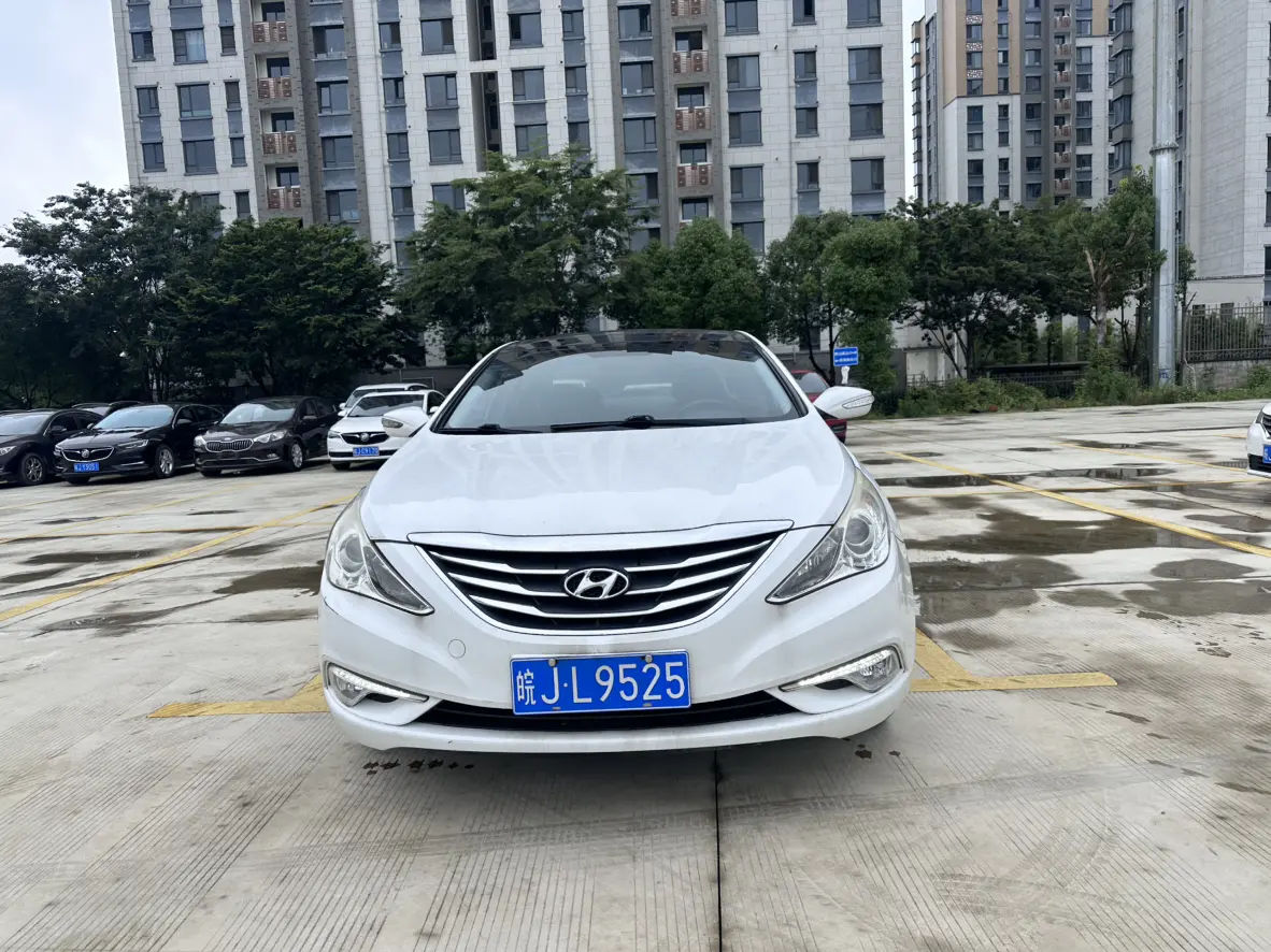 Hyundai Sonata eight