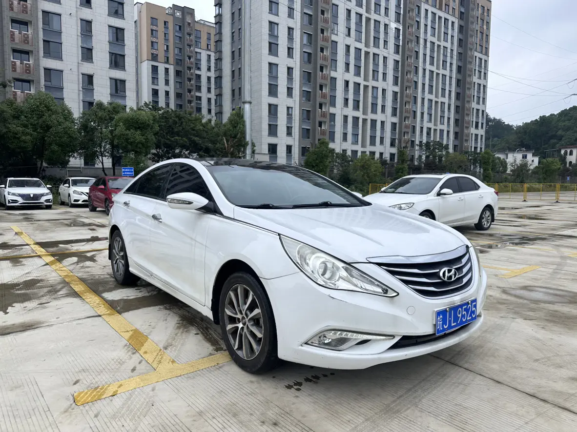 Hyundai Sonata eight