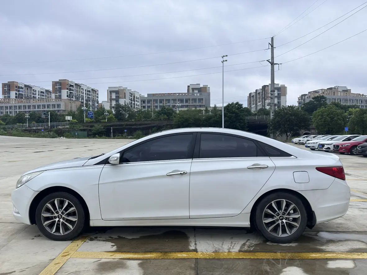 Hyundai Sonata eight