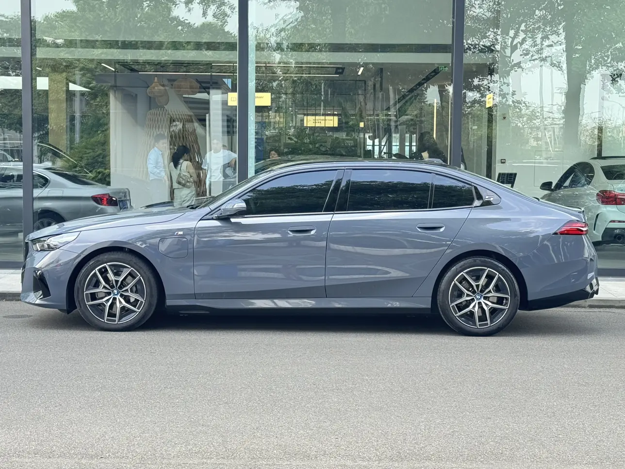 BMW i5