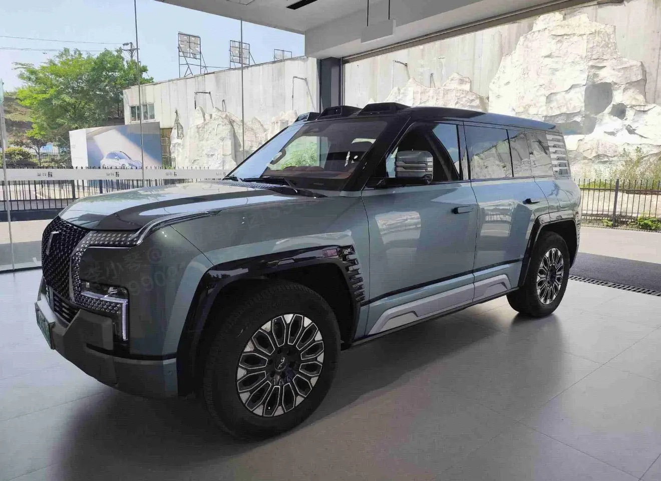 BYD Yangwang U8