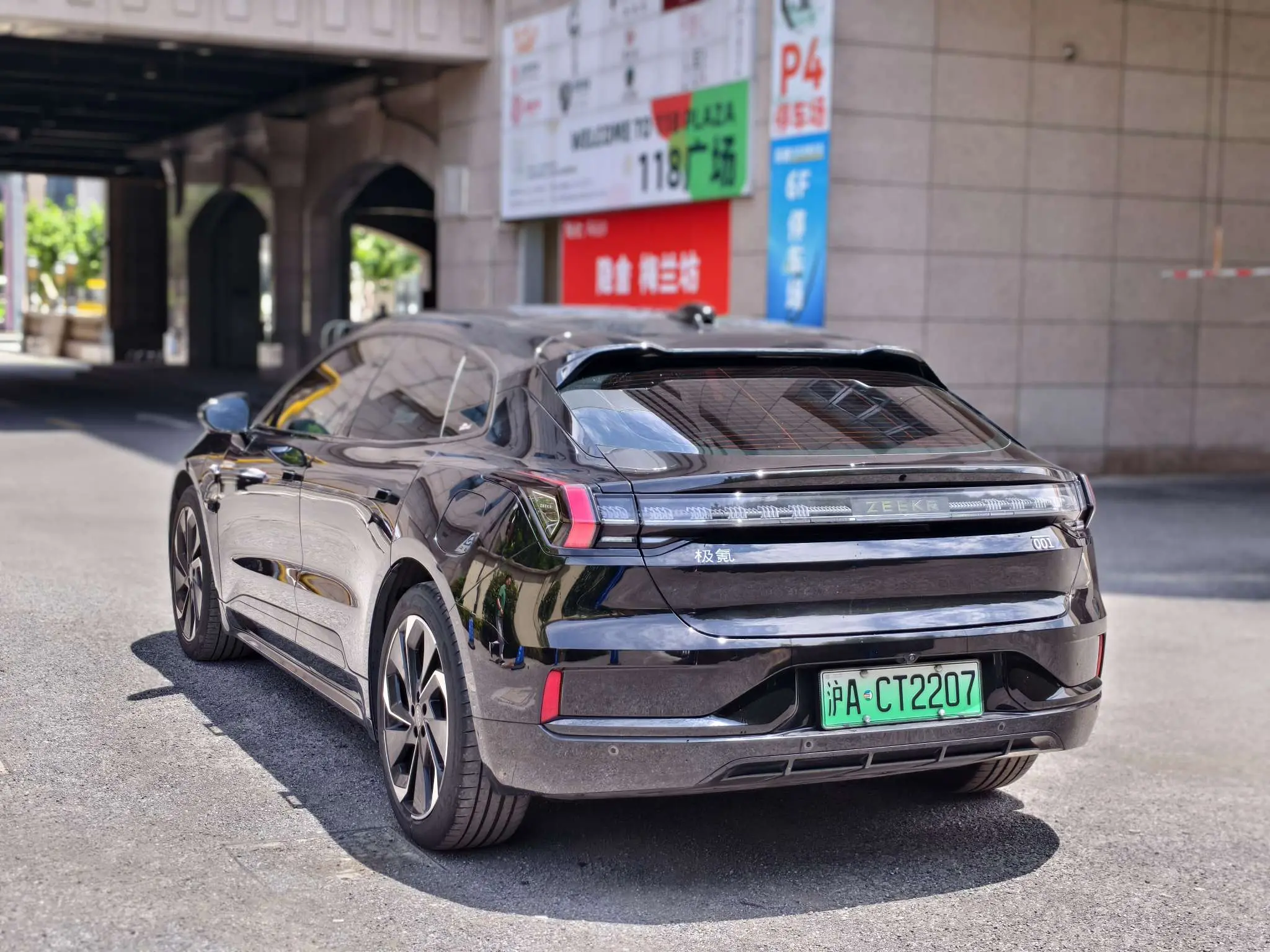 ZEEKR 001
