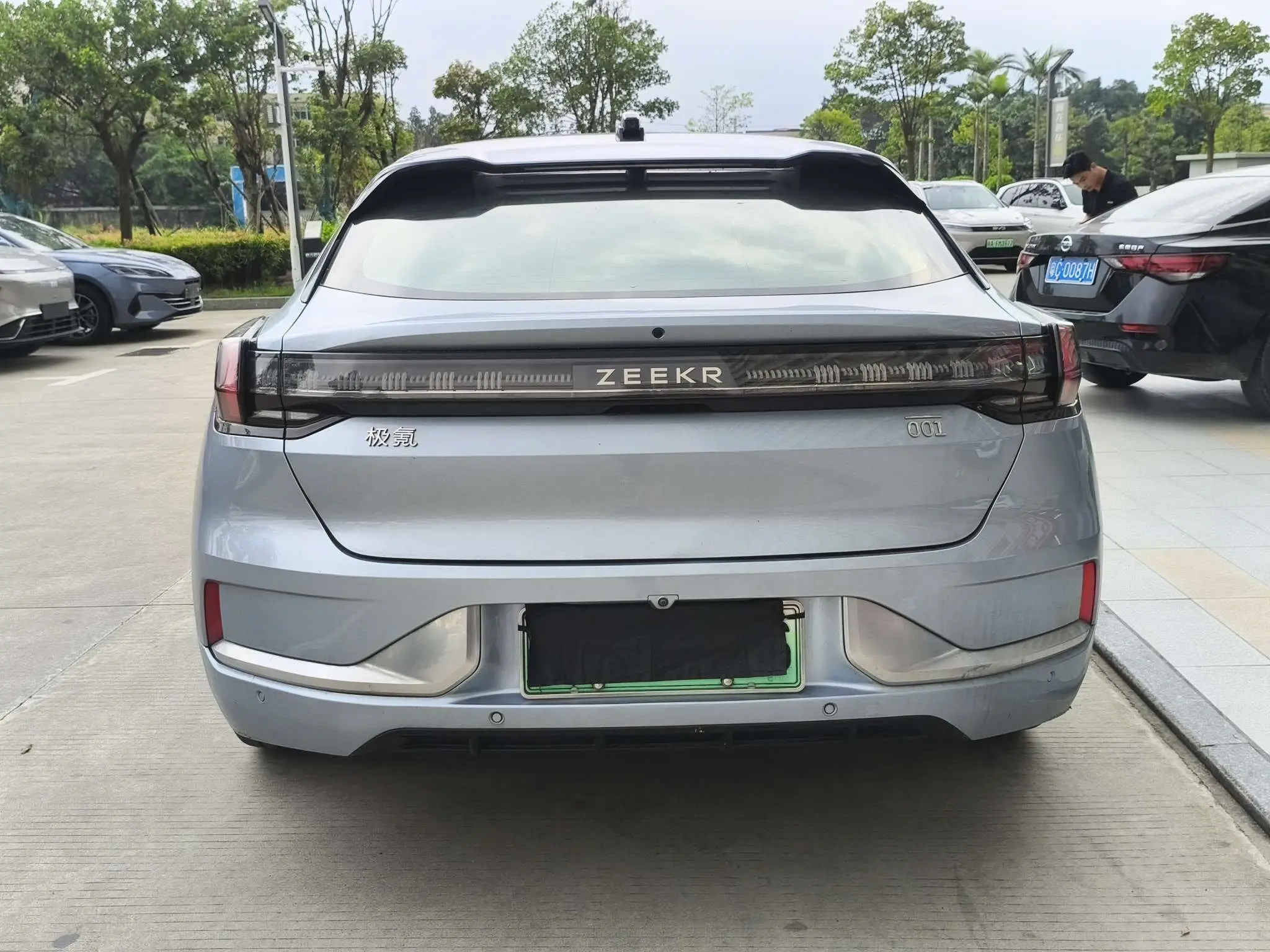 ZEEKR 001