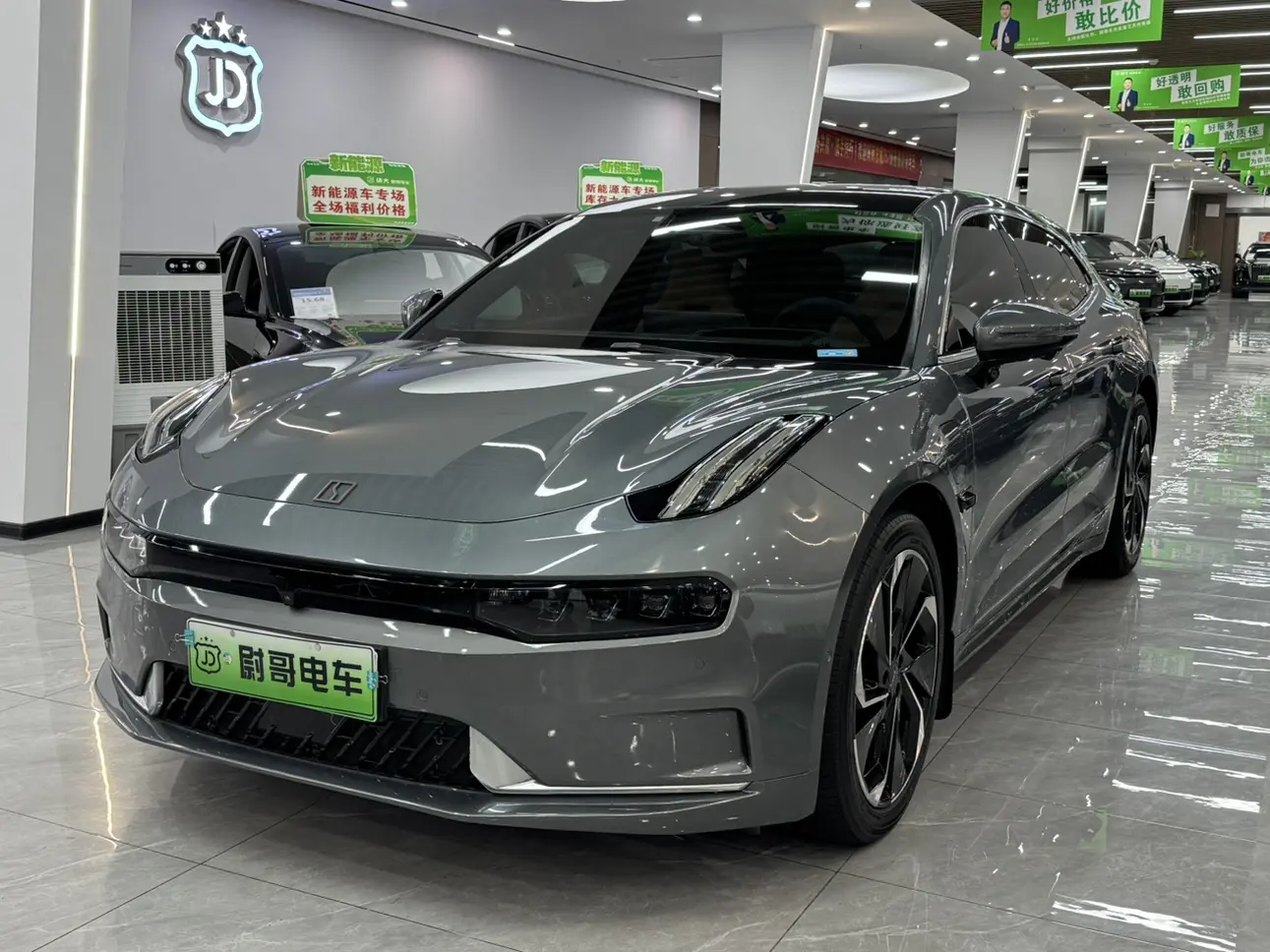 ZEEKR 001