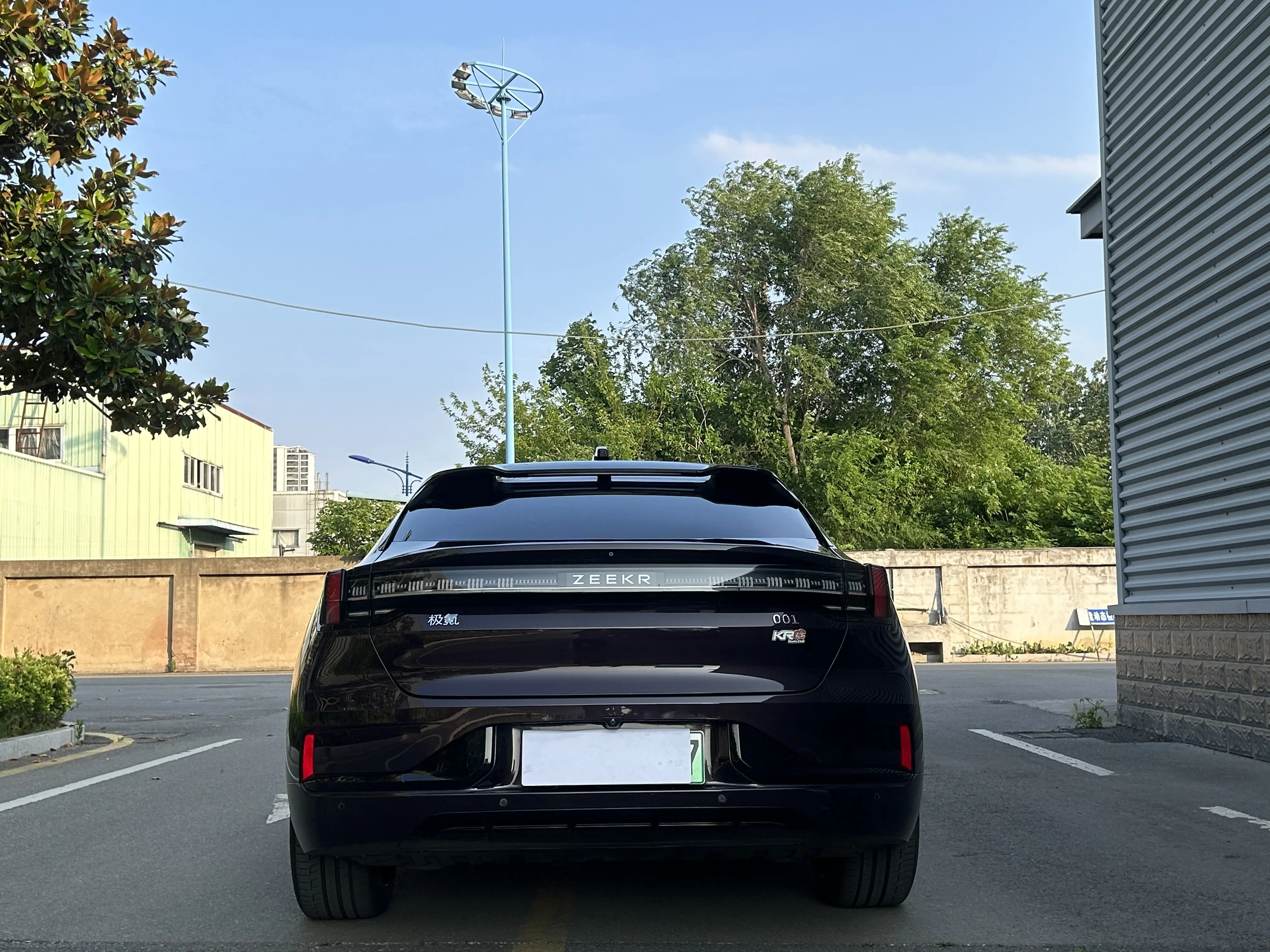 ZEEKR 001