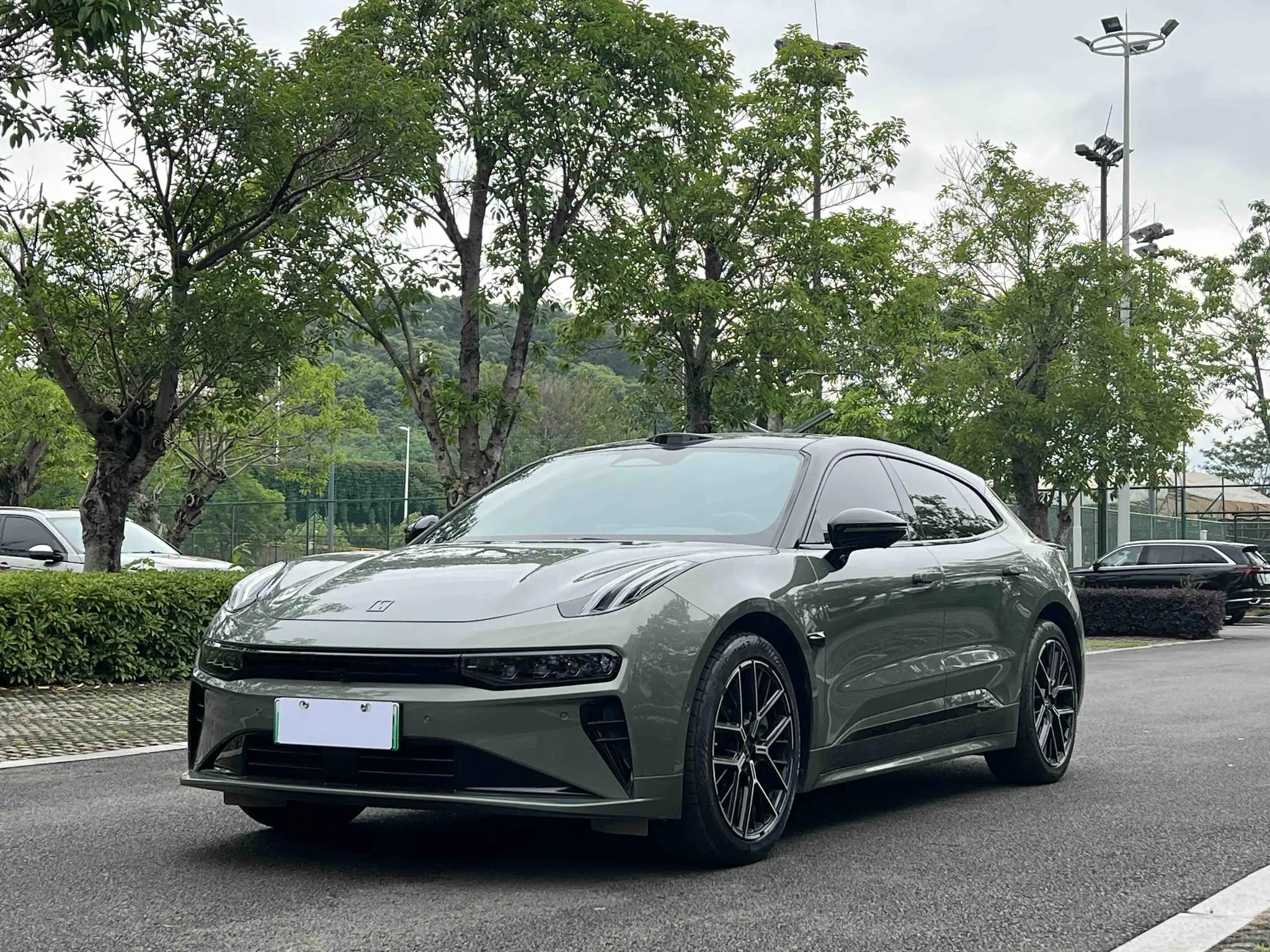 ZEEKR 001