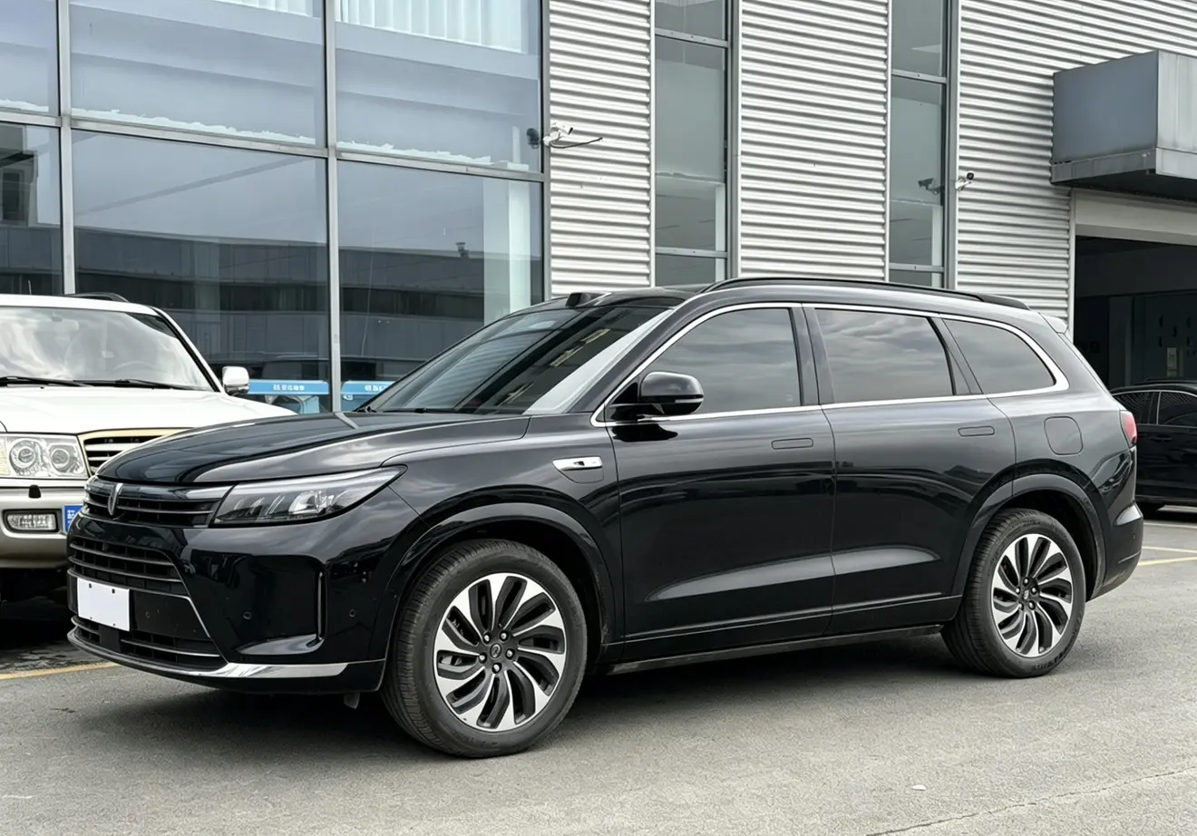 AITO M7 (Wenjie M7)  из Китая
