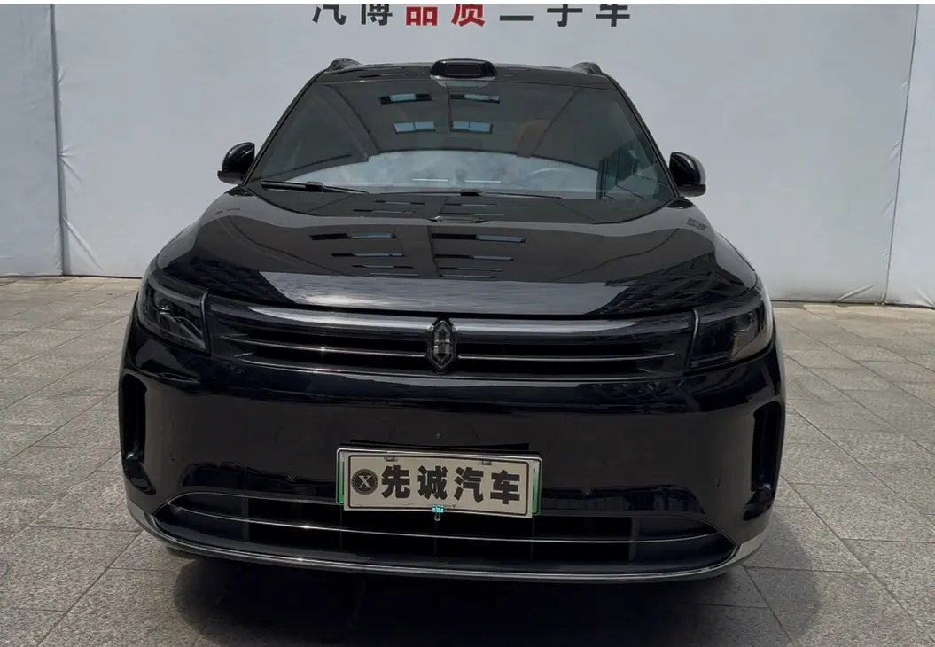 AITO M7 (Wenjie M7)  из Китая