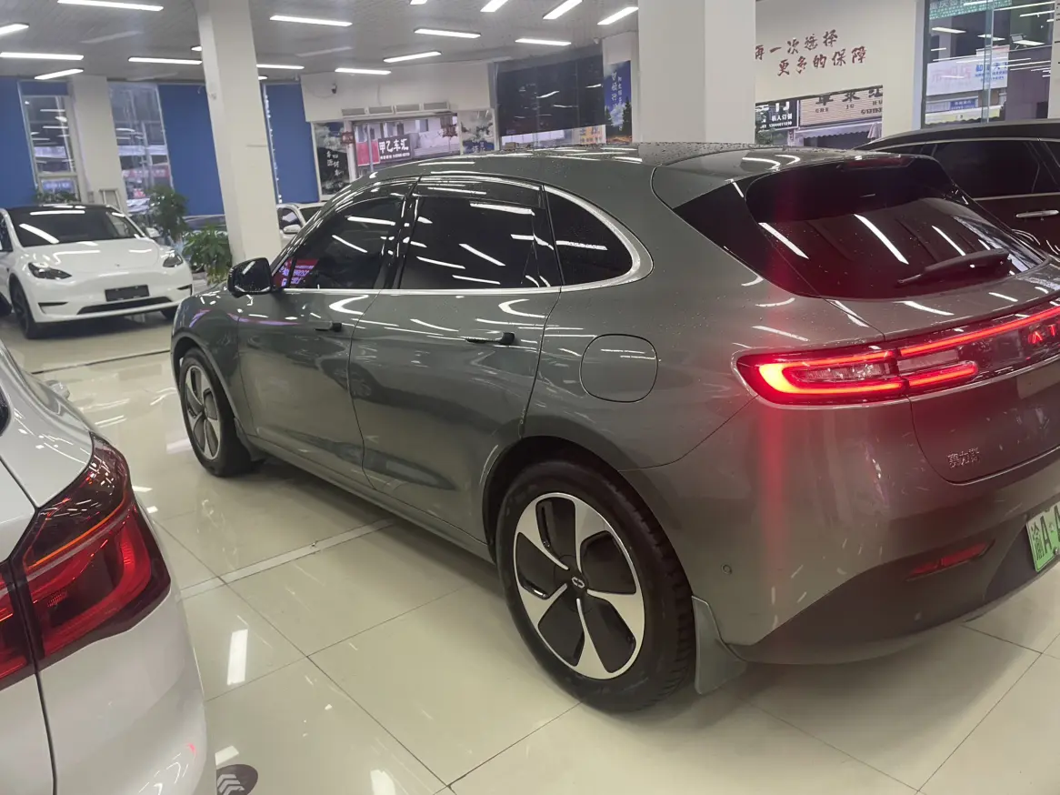 AITO M5