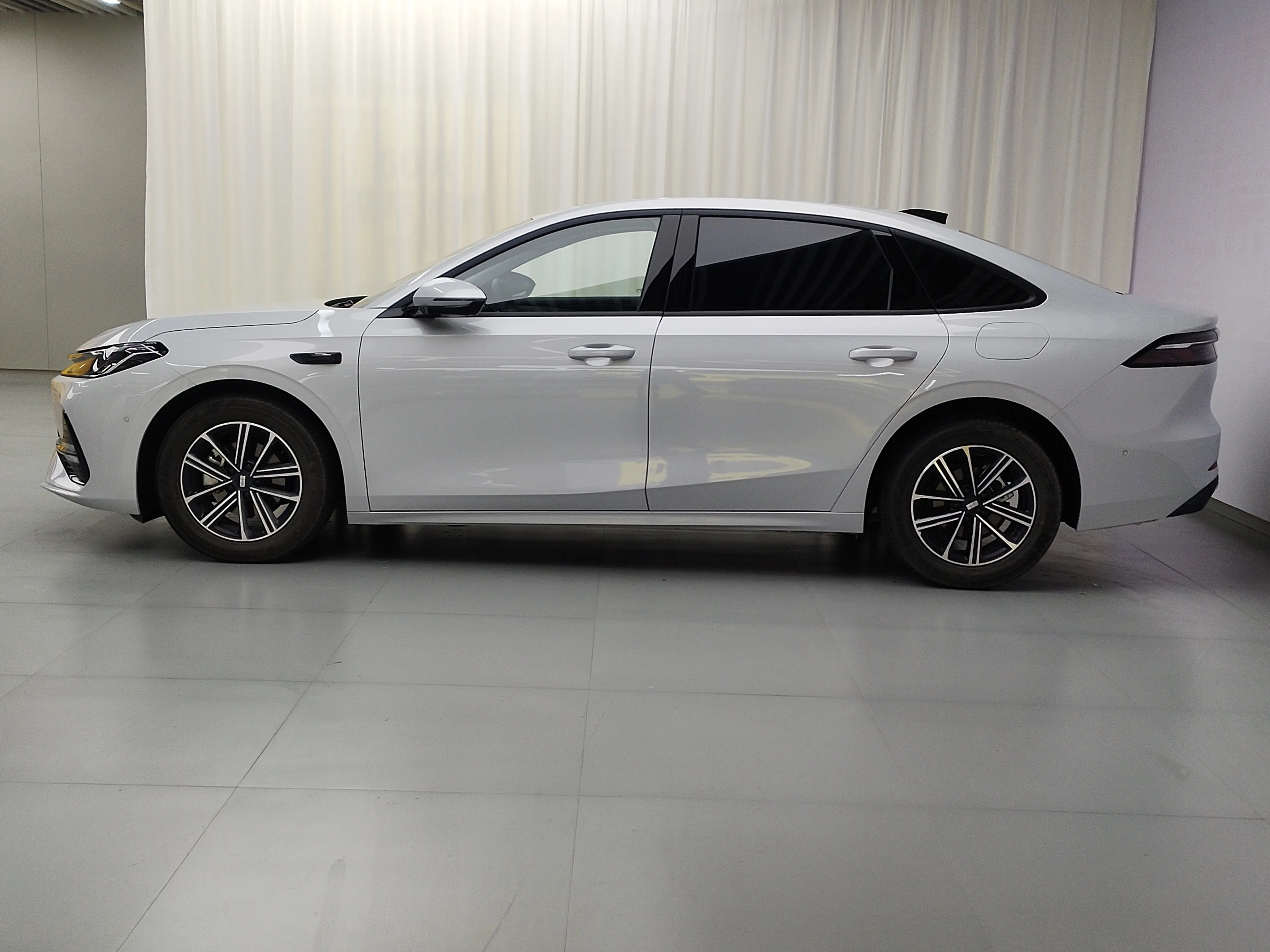 Geely Galaxy A7 EM