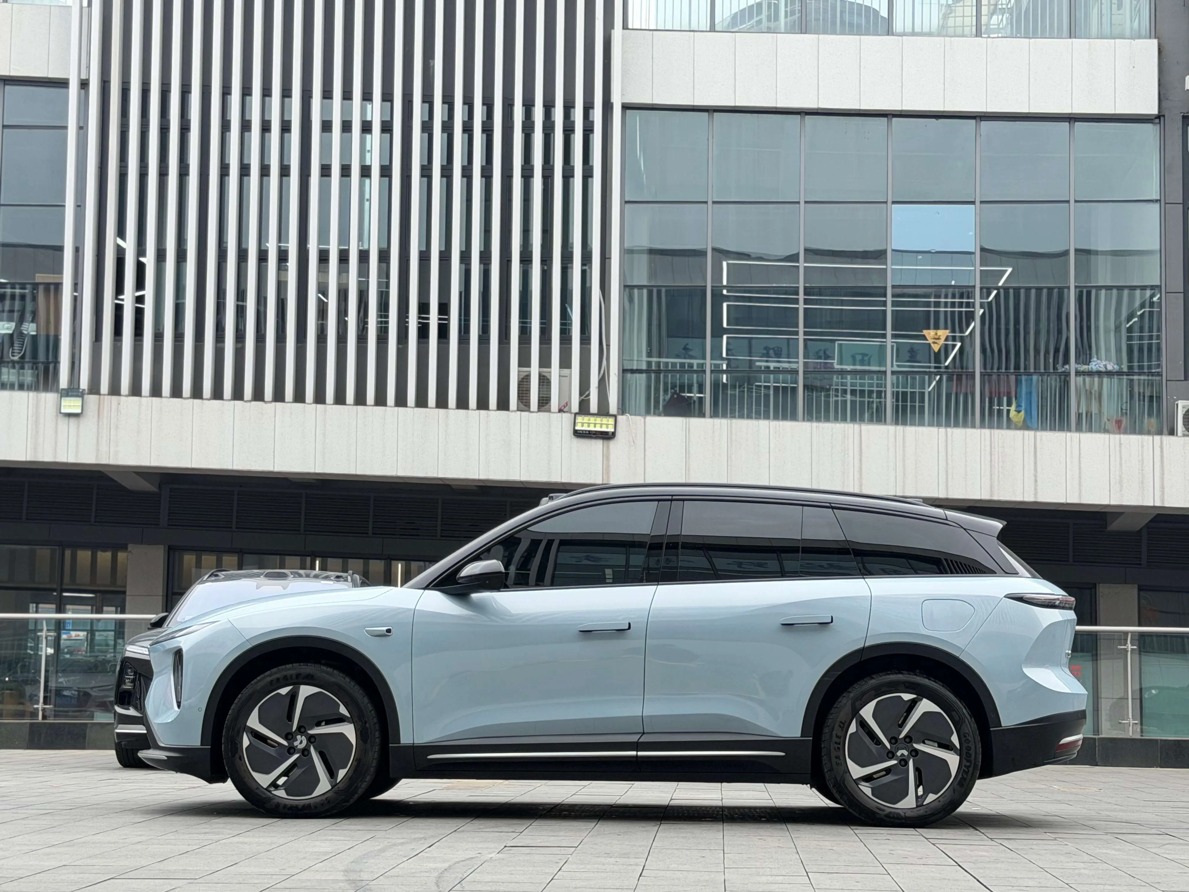 NIO ES6