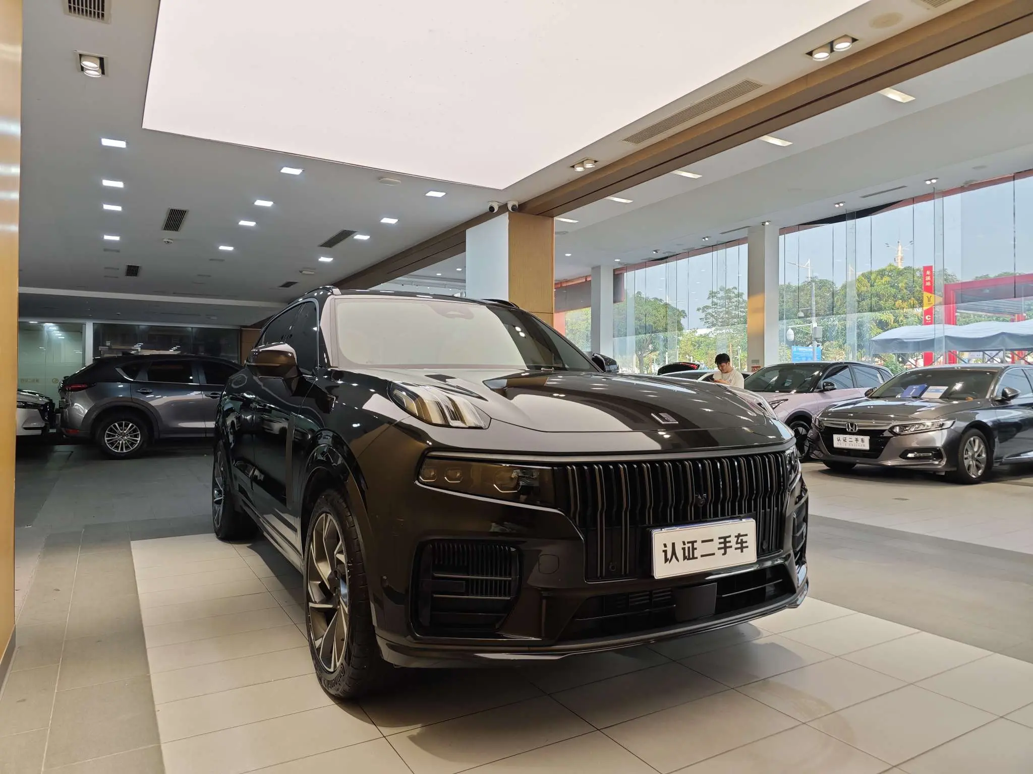 Lynk & Co 09