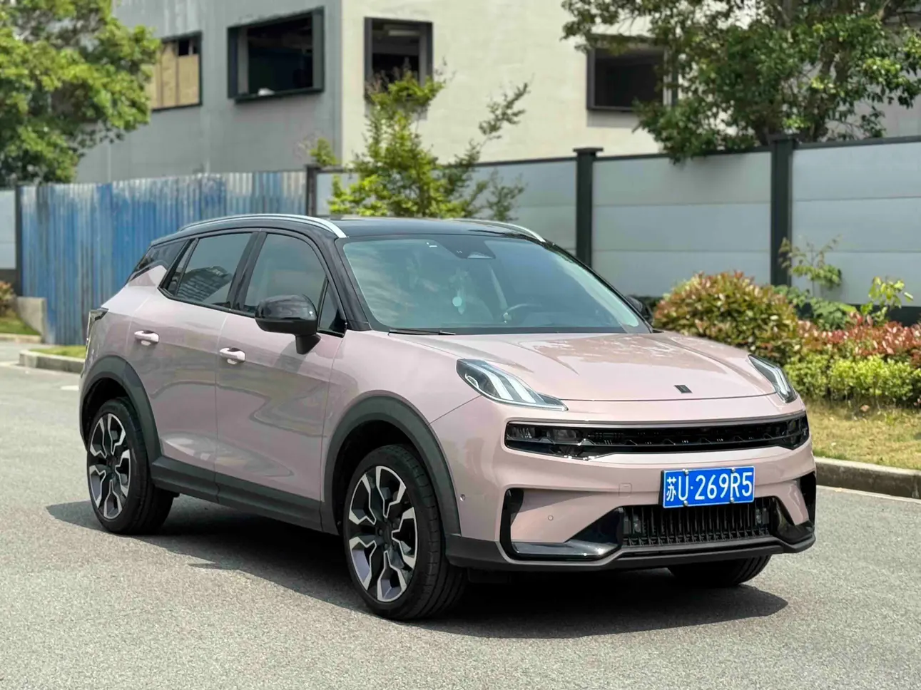 Lynk & Co 06
