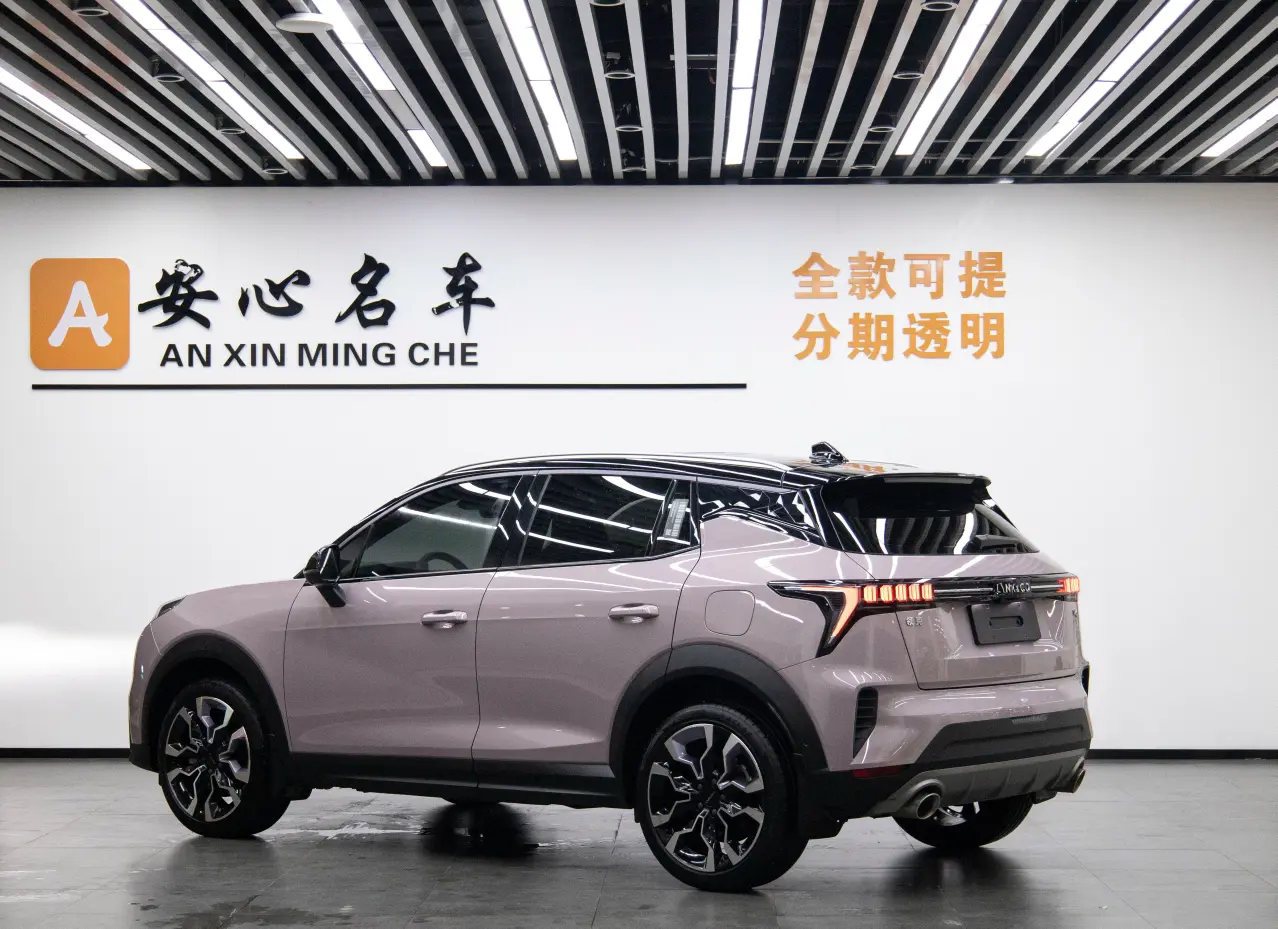 Lynk & Co 06