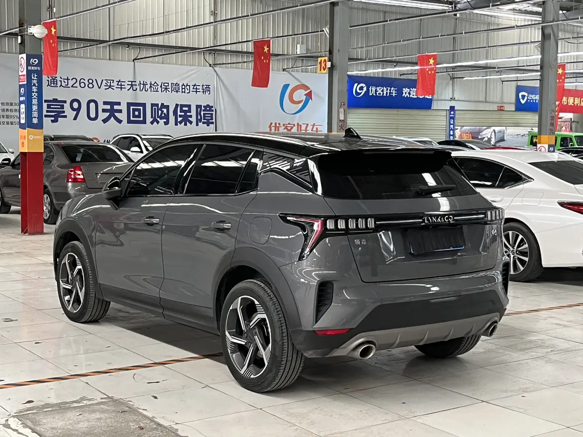 Lynk & Co 06
