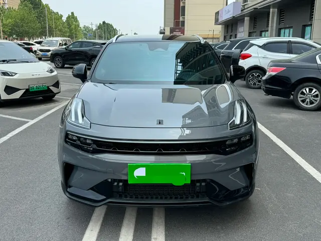 Lynk & Co 06