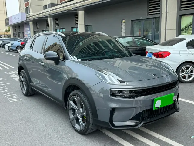 Lynk & Co 06