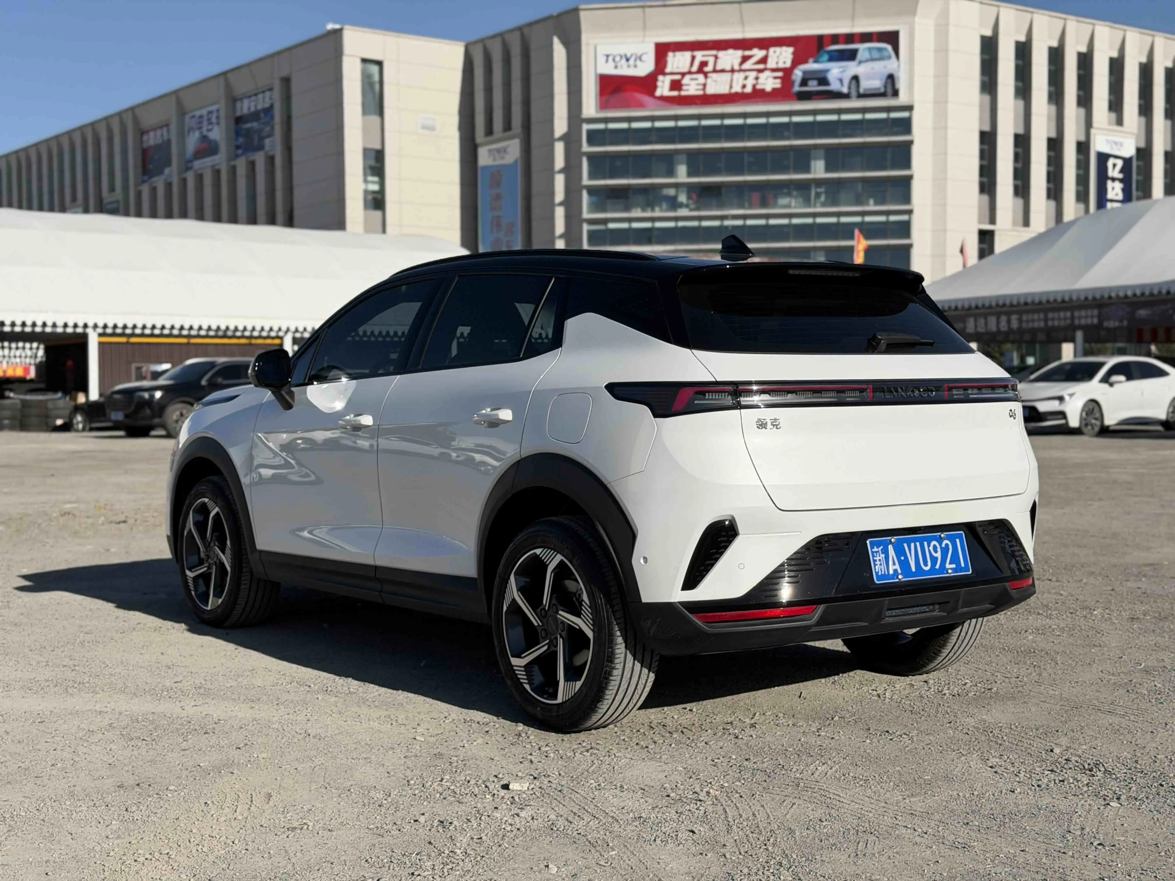 Lynk & Co 06