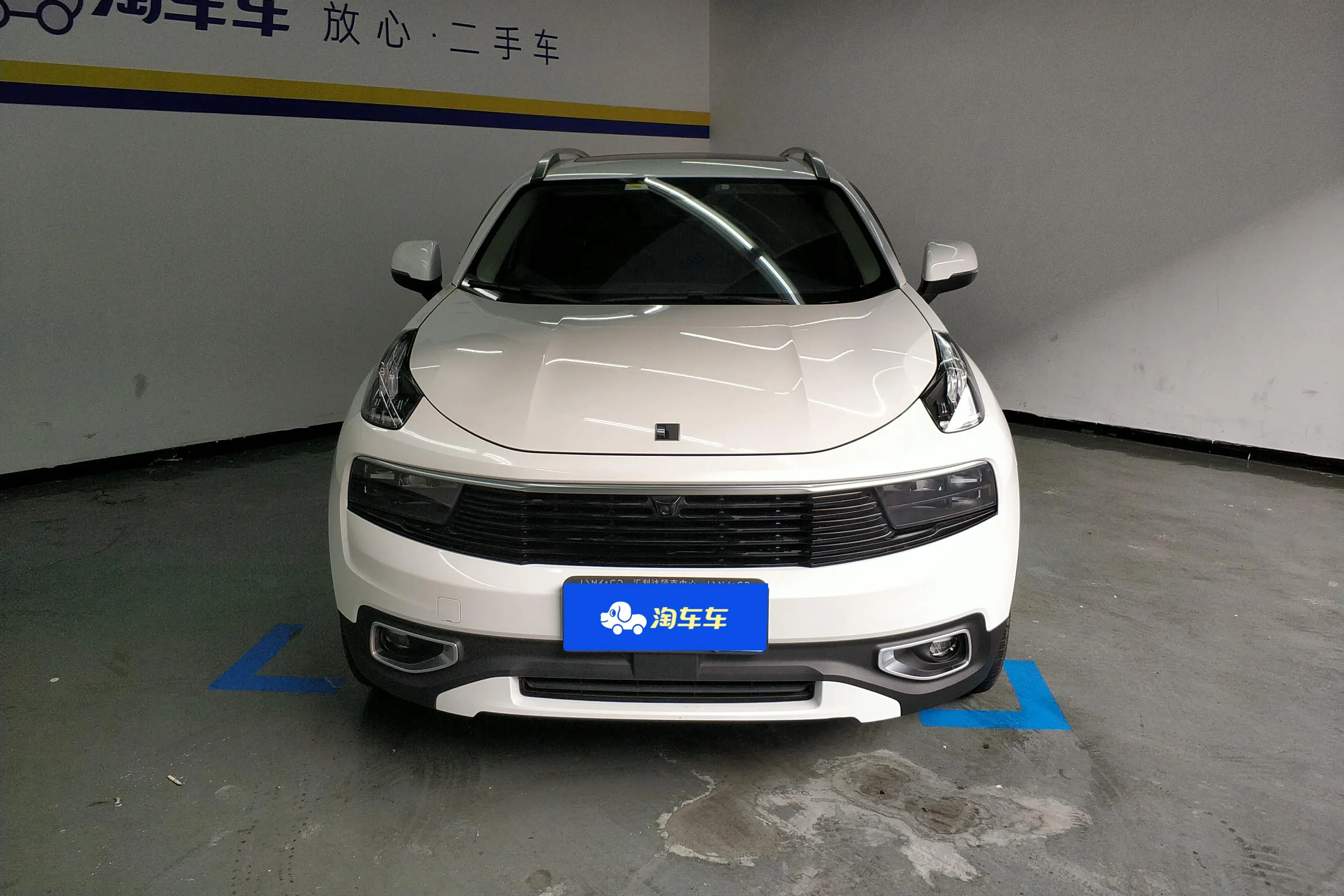 Lynk & Co 01