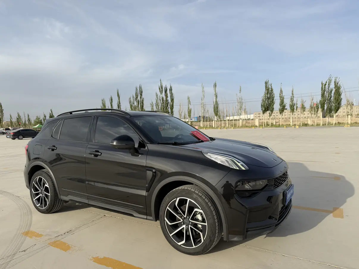 Lynk & Co 01