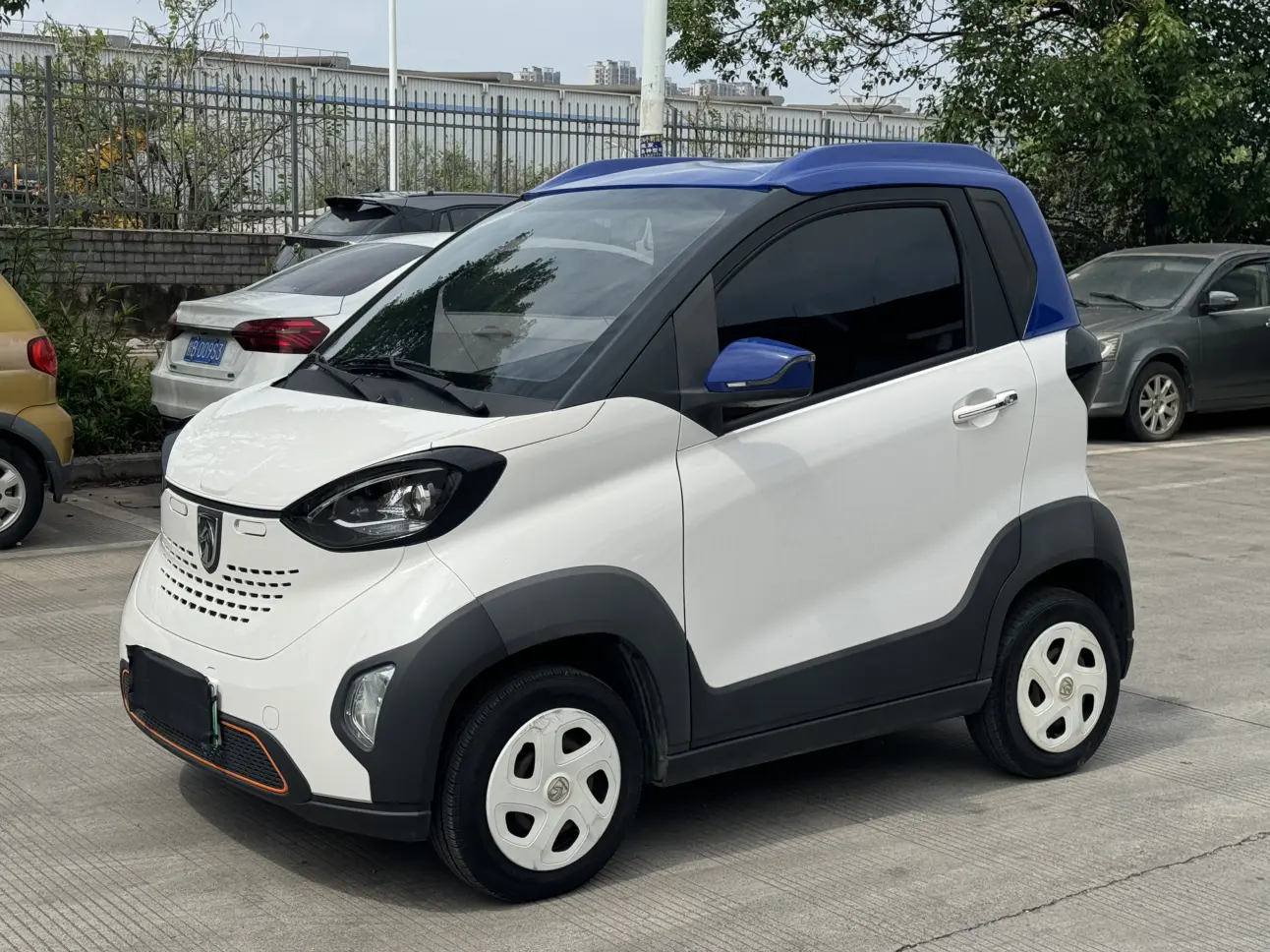 Baojun E100