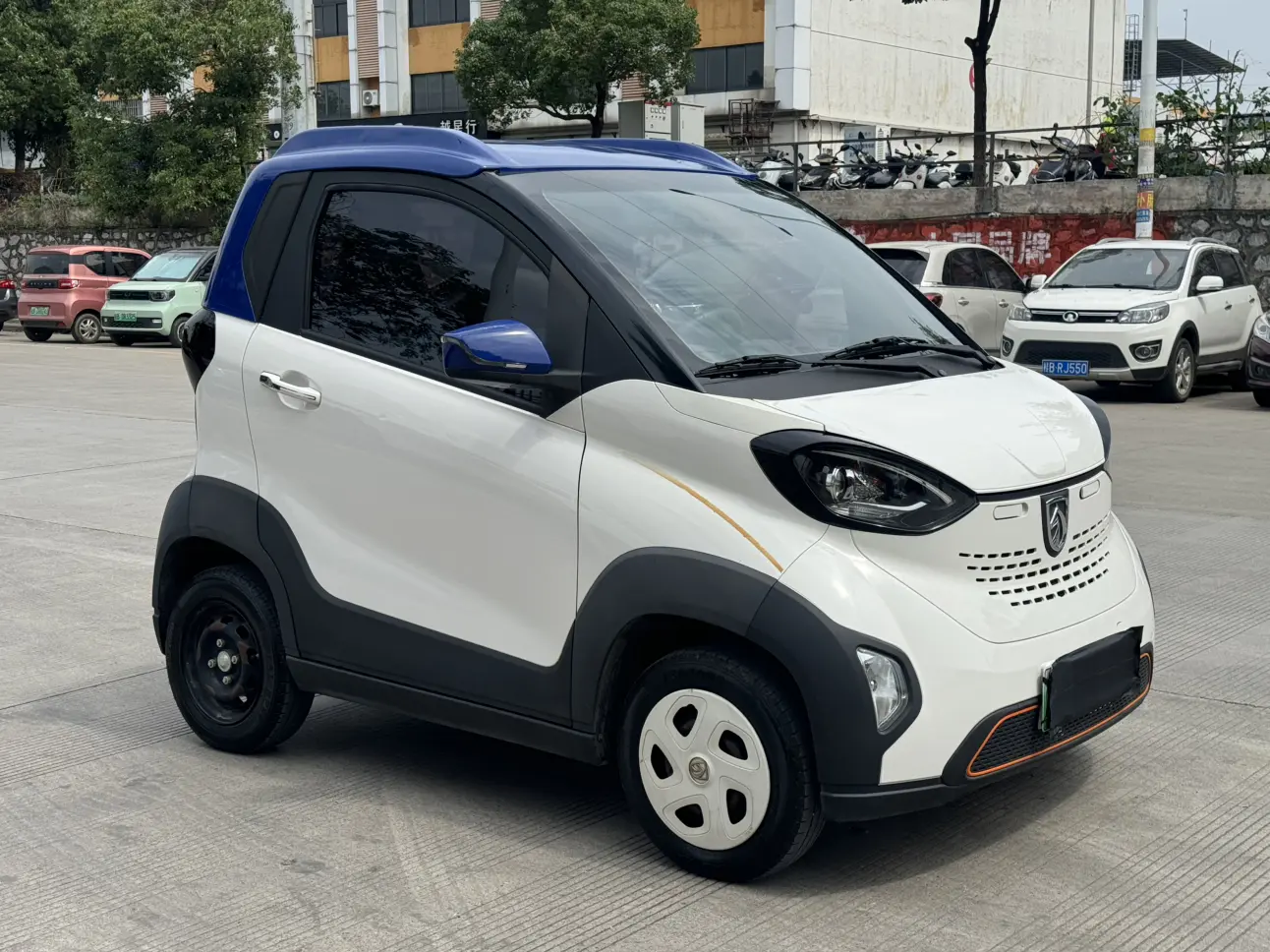 Baojun E100