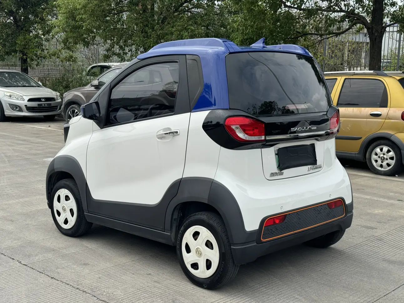 Baojun E100