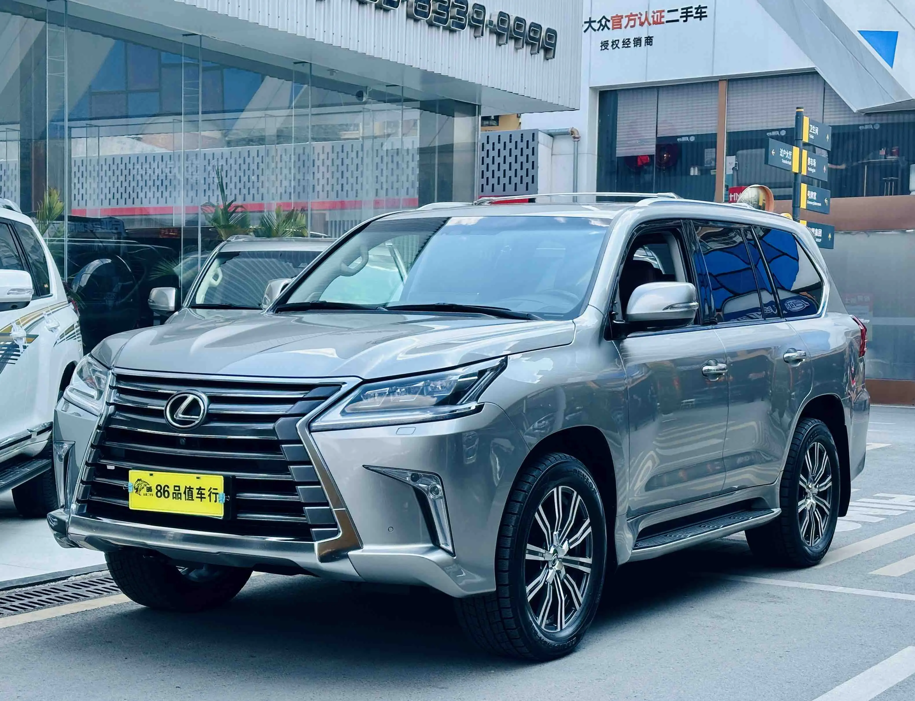 Lexus LX