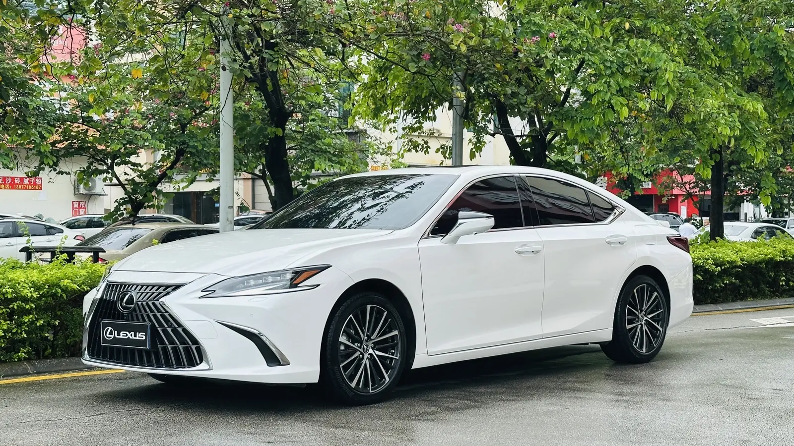 Lexus ES