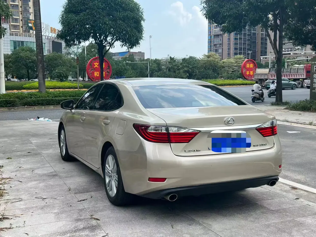 Lexus ES