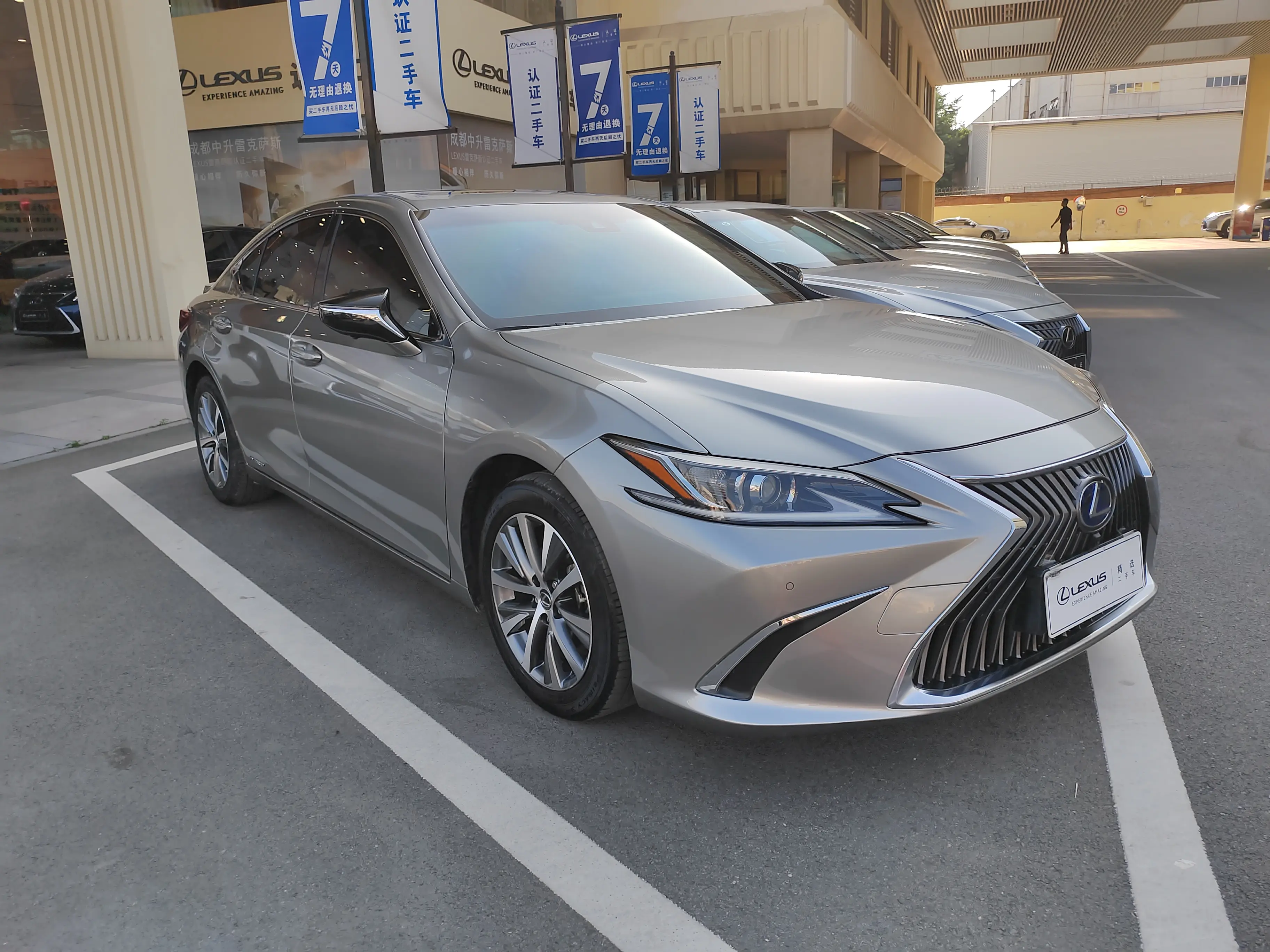 Lexus ES