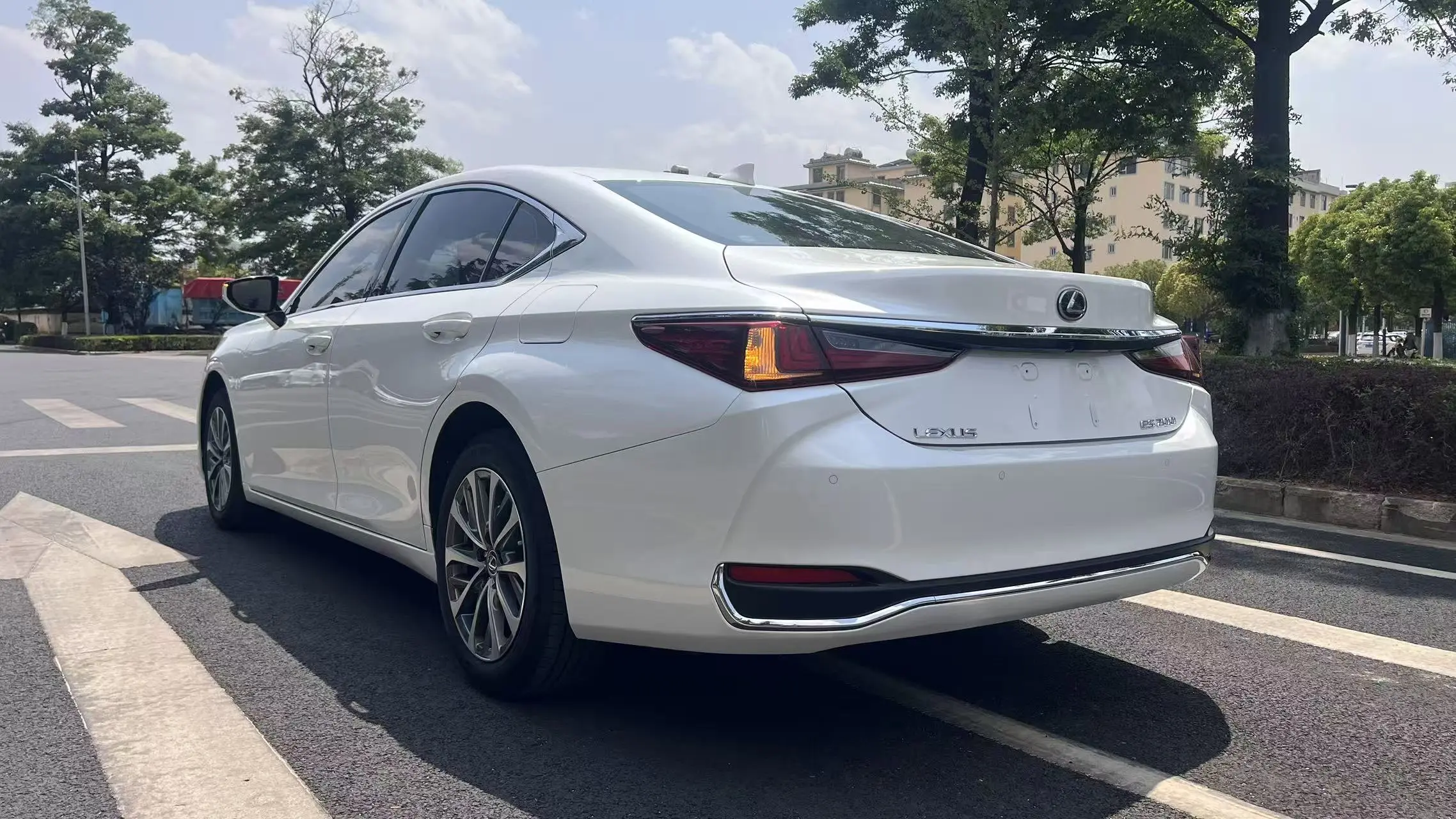Lexus ES